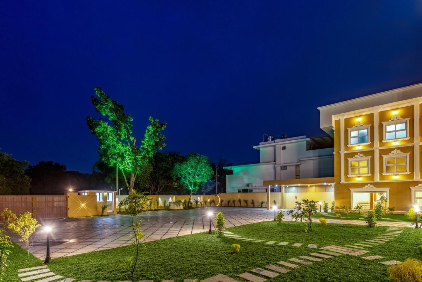 Esaa Airport Hotel 3*