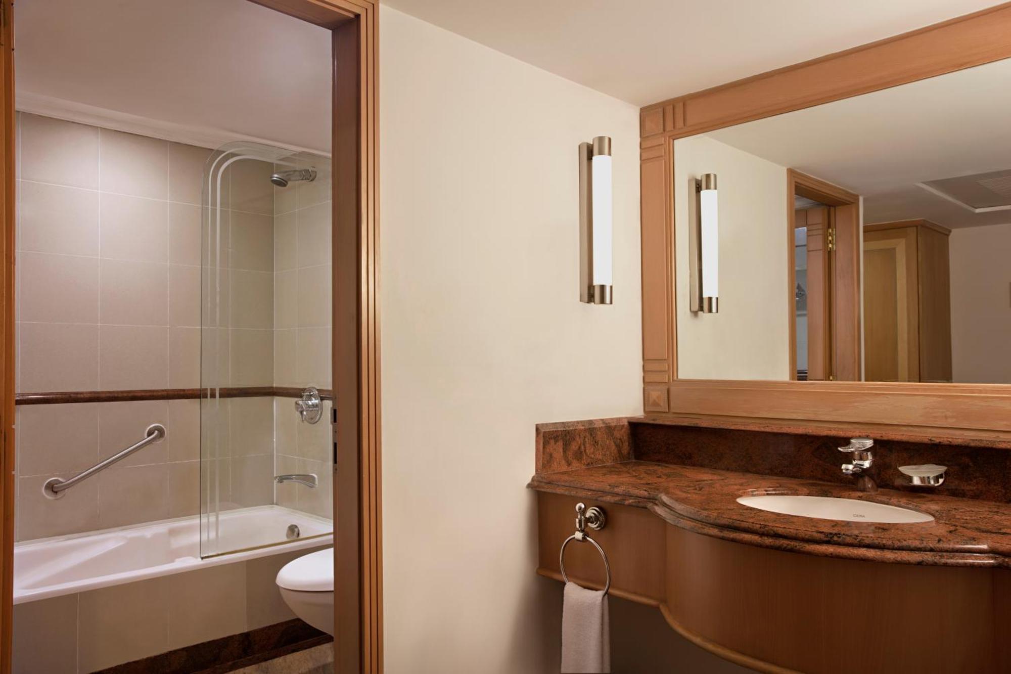 Le Meridien 5*