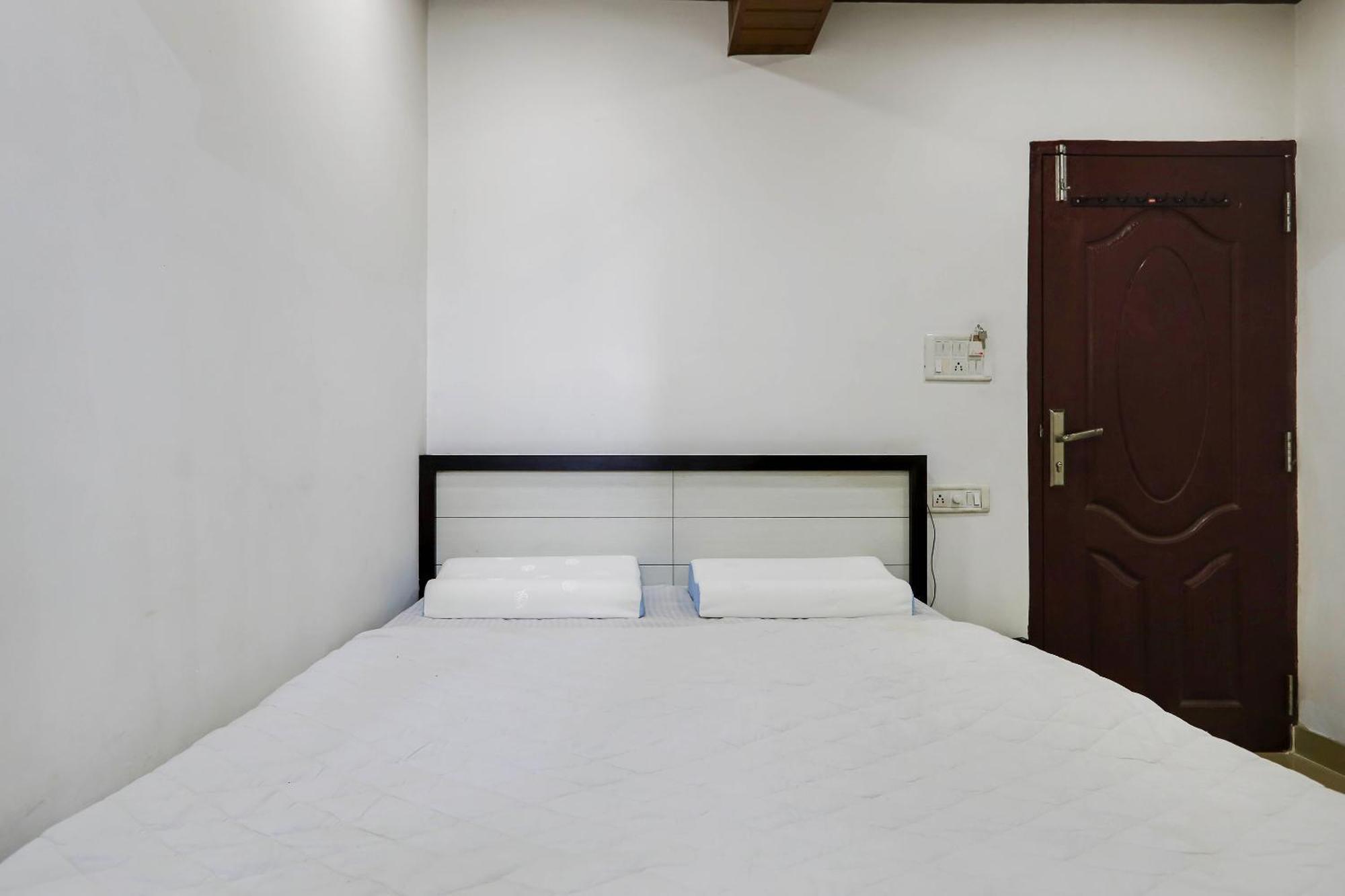 Hotel Spot On 48916 Kpm Tourist