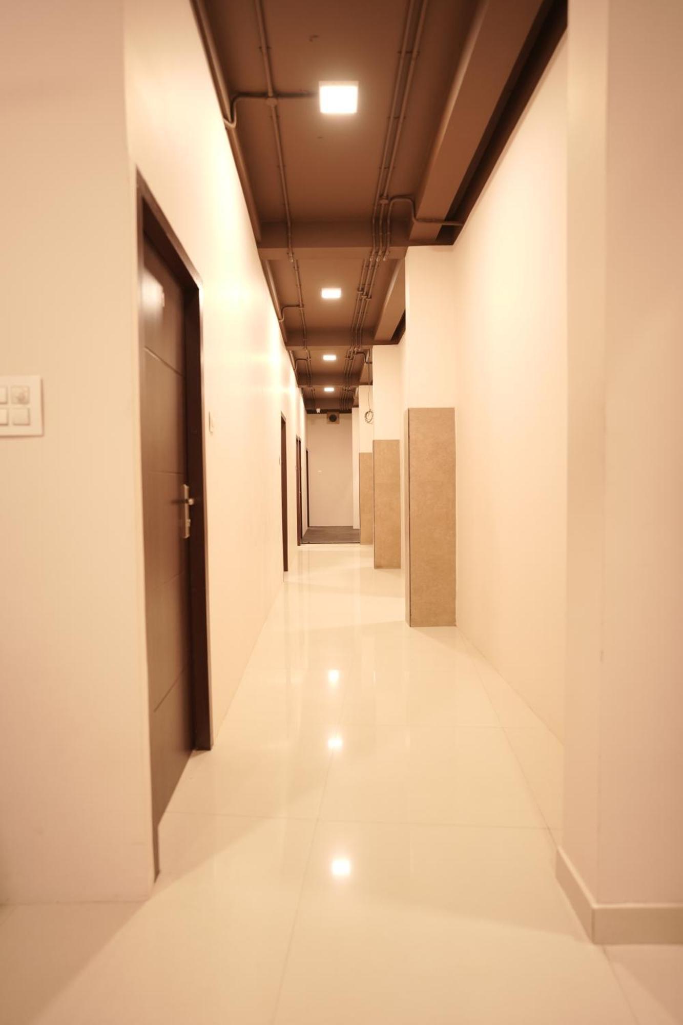Hotel Reach Residency 2*