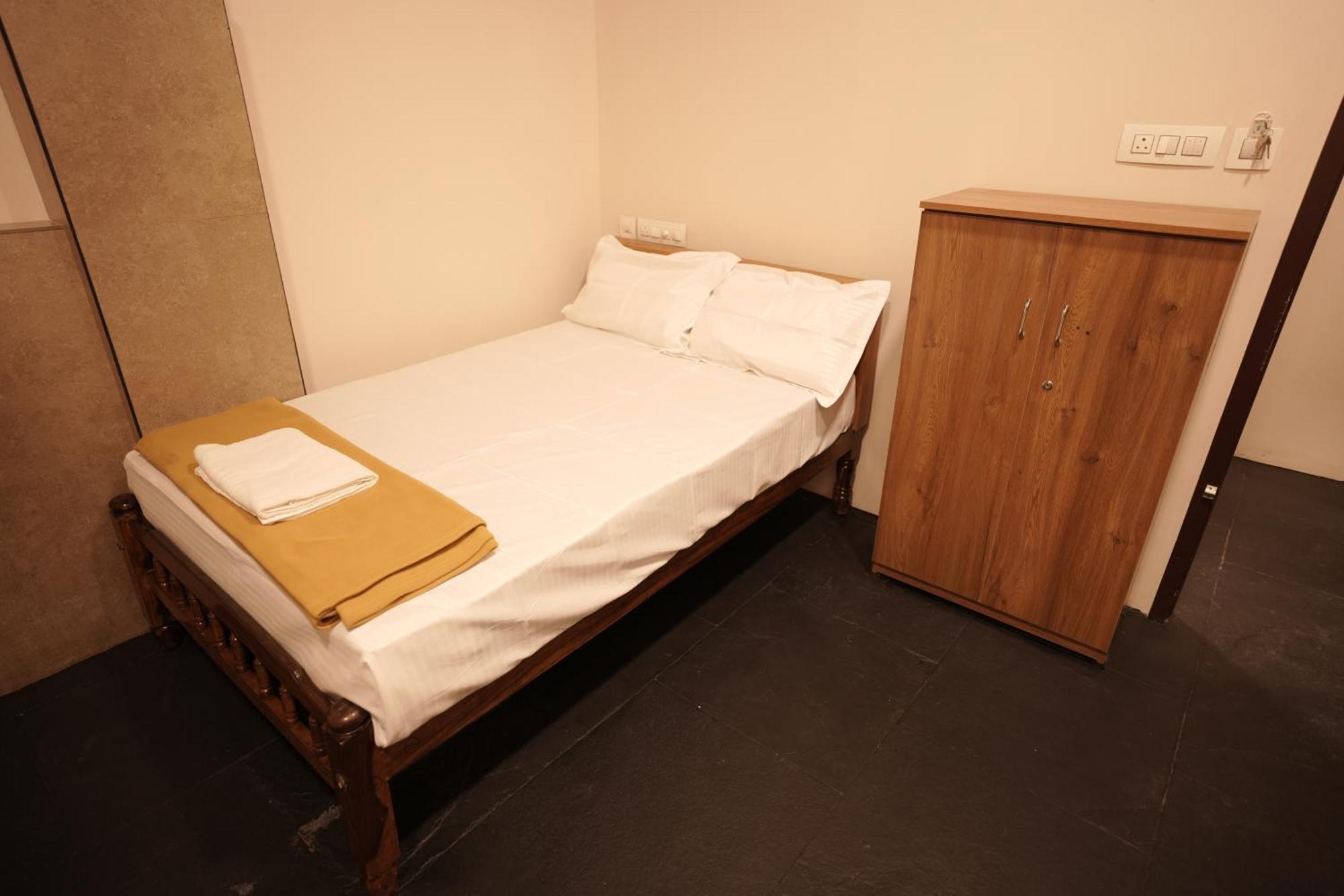 Reach Residency Hotel 2*