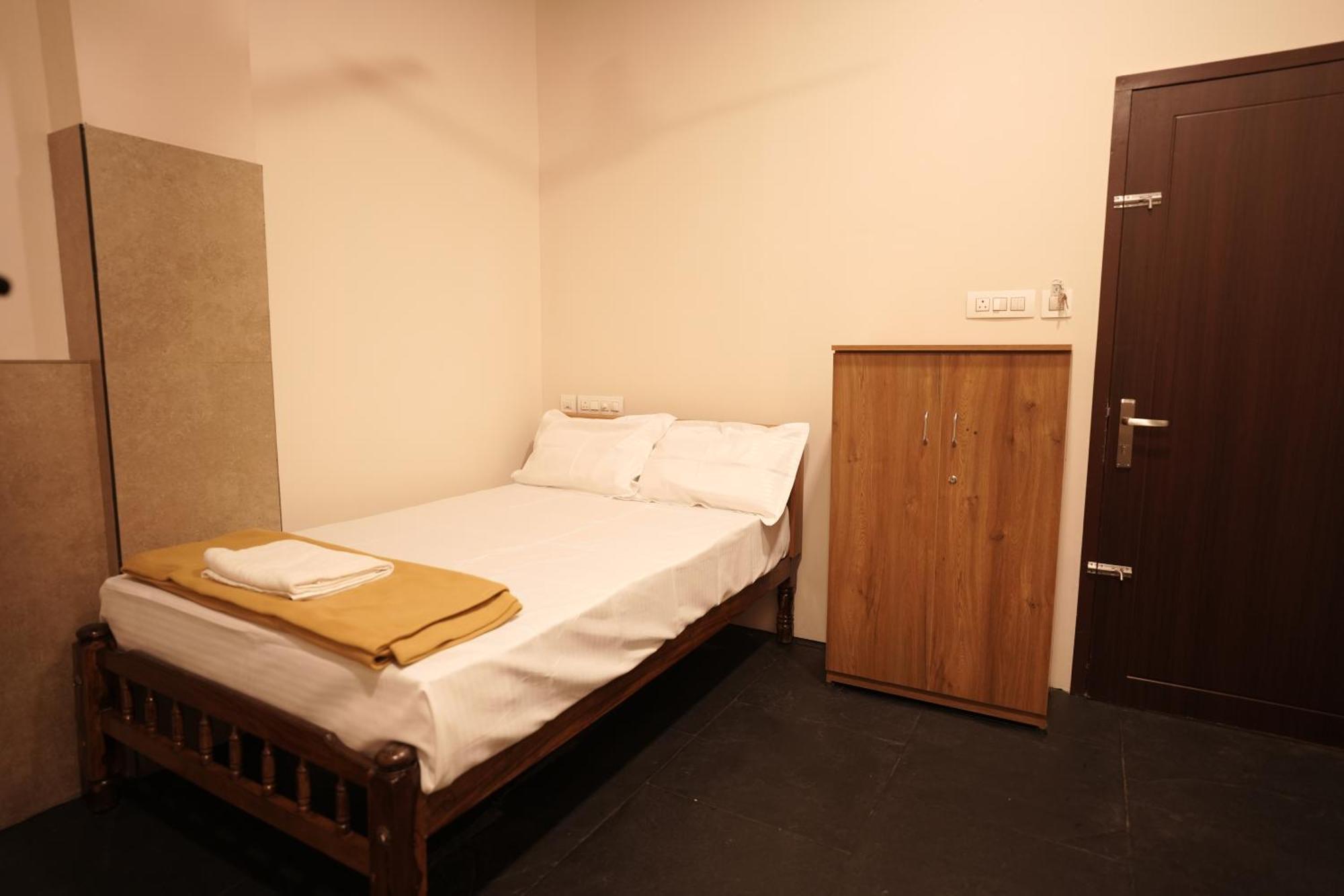 Hotel Reach Residency 2*