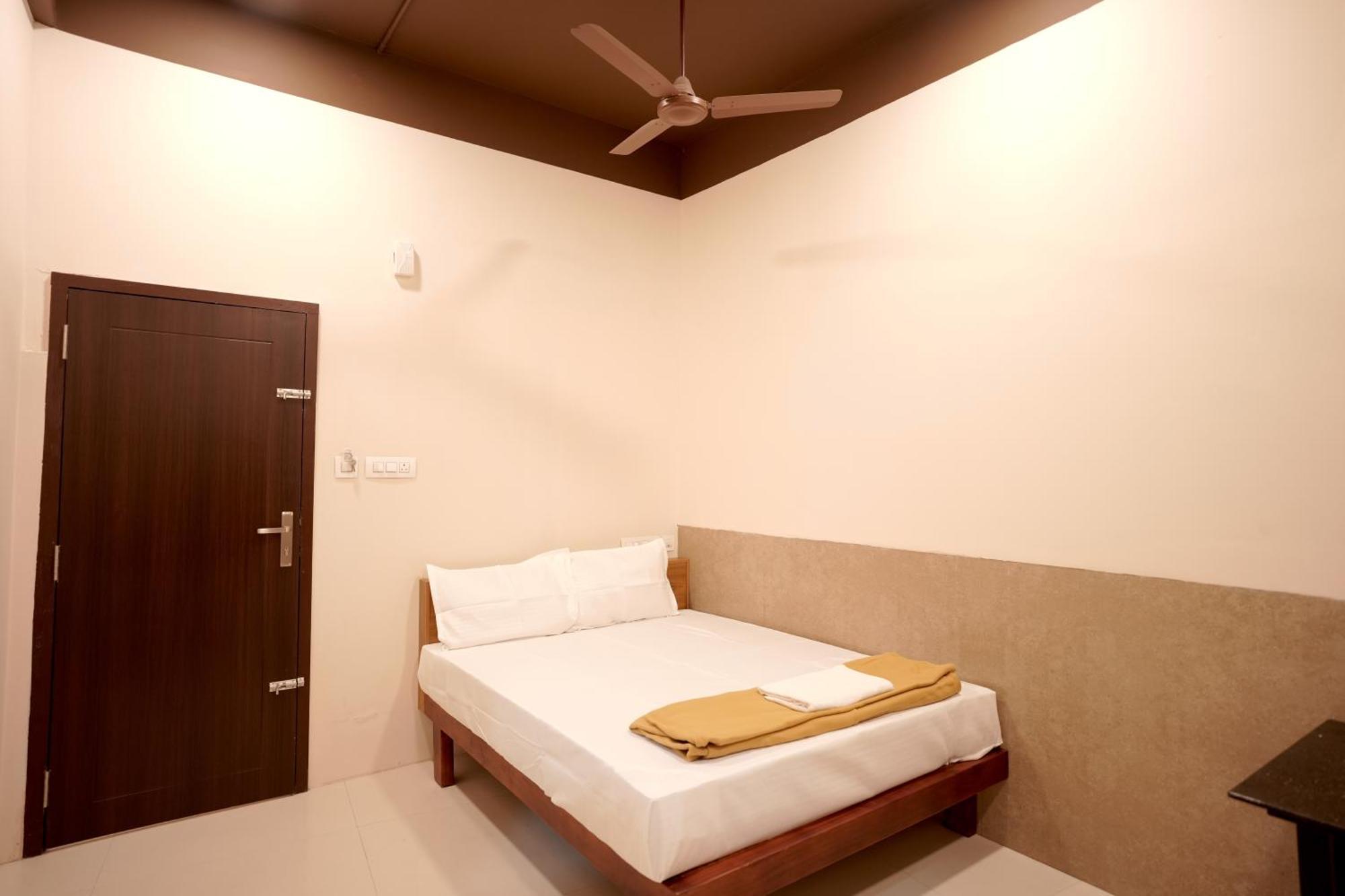 Hotel Reach Residency