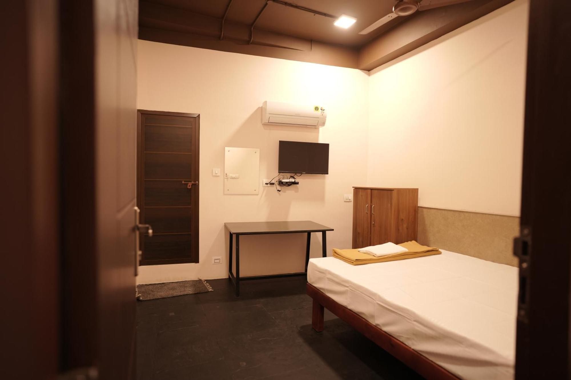 Reach Residency 2*