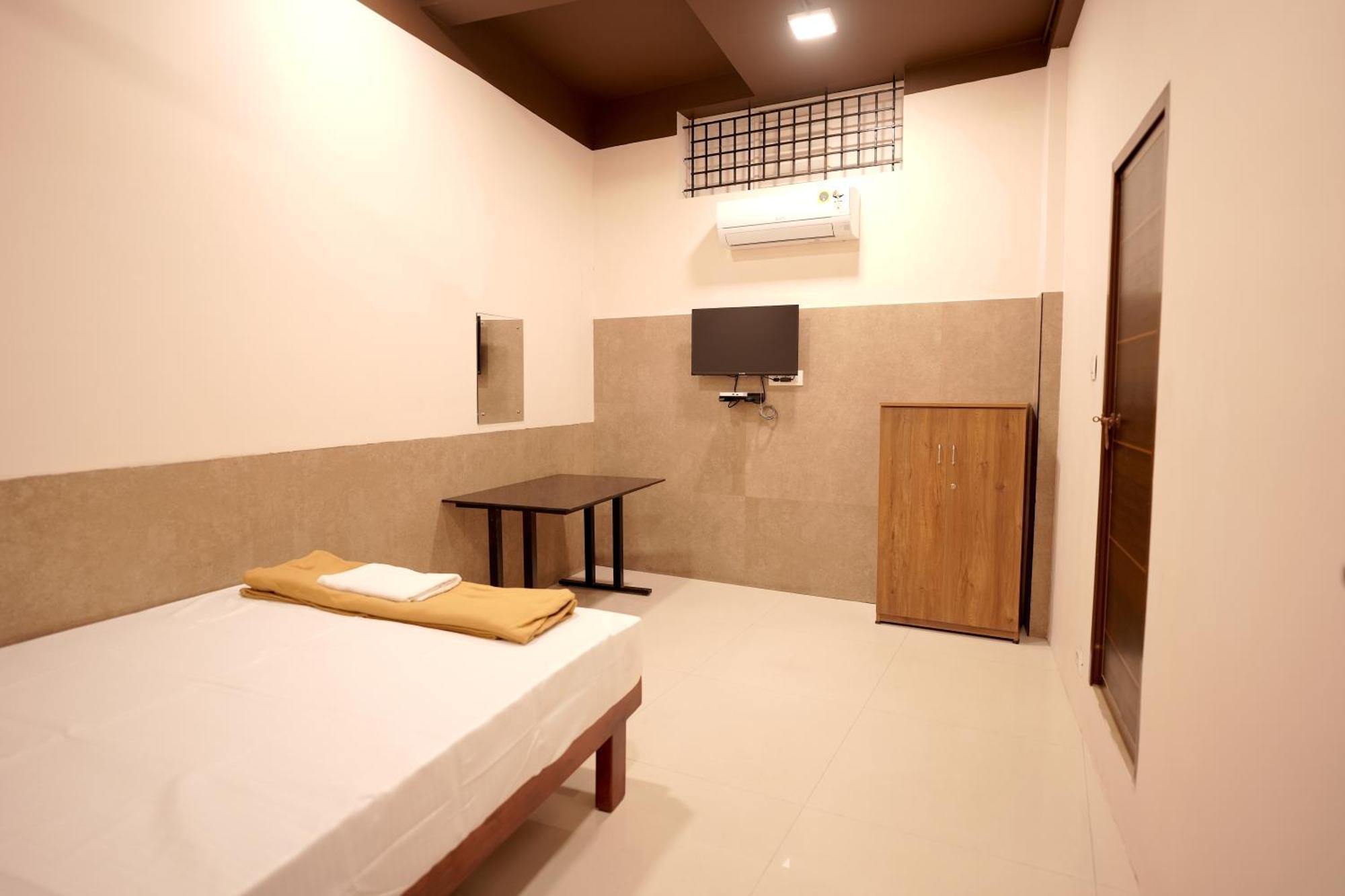 Hotel Reach Residency 2*