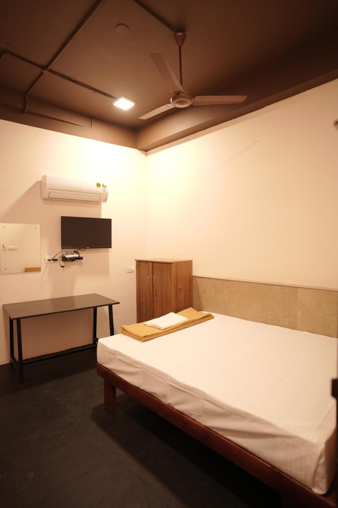 Hotel Reach Residency