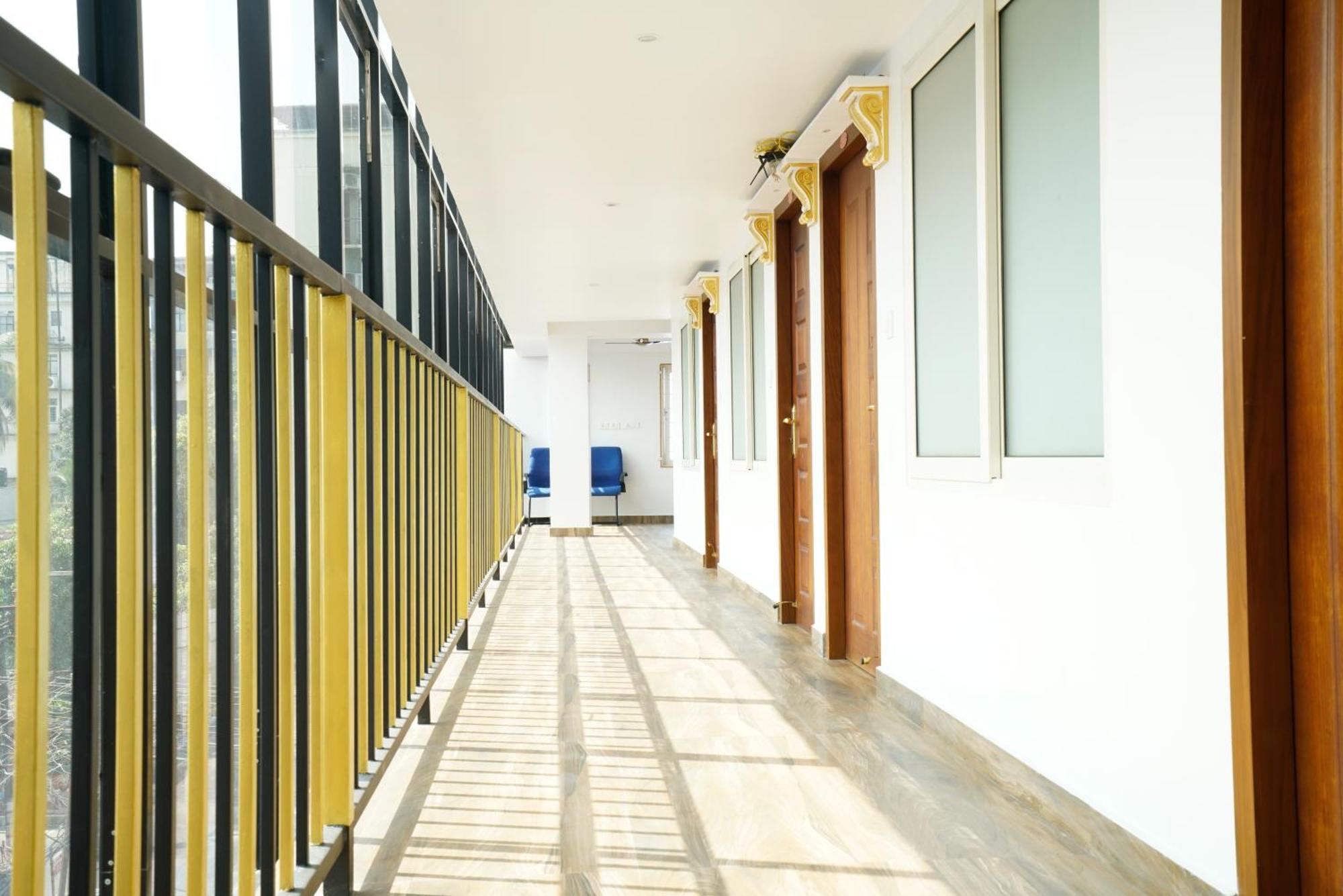Signature Cochin Hotel