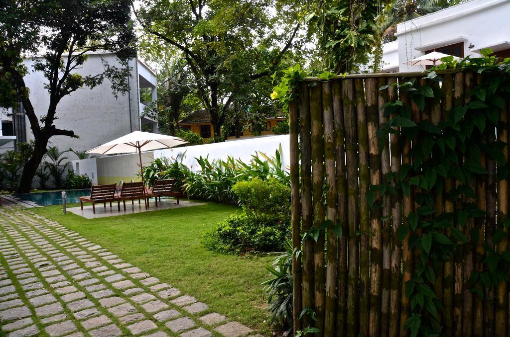 Villa Gate - A Cgh Earth Saha Experience *