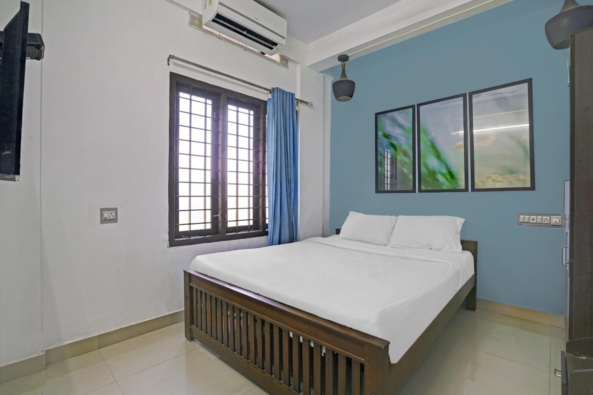 Oyo Nas Tourist Hotel 3*