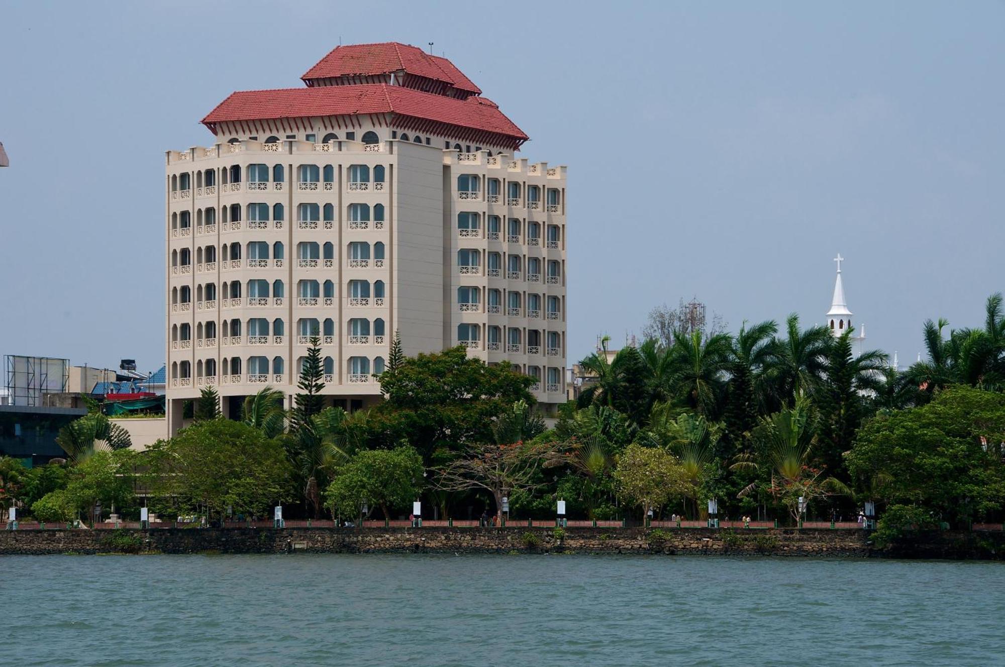 Hotel Vivanta Ernakulam, Marine Drive 5*