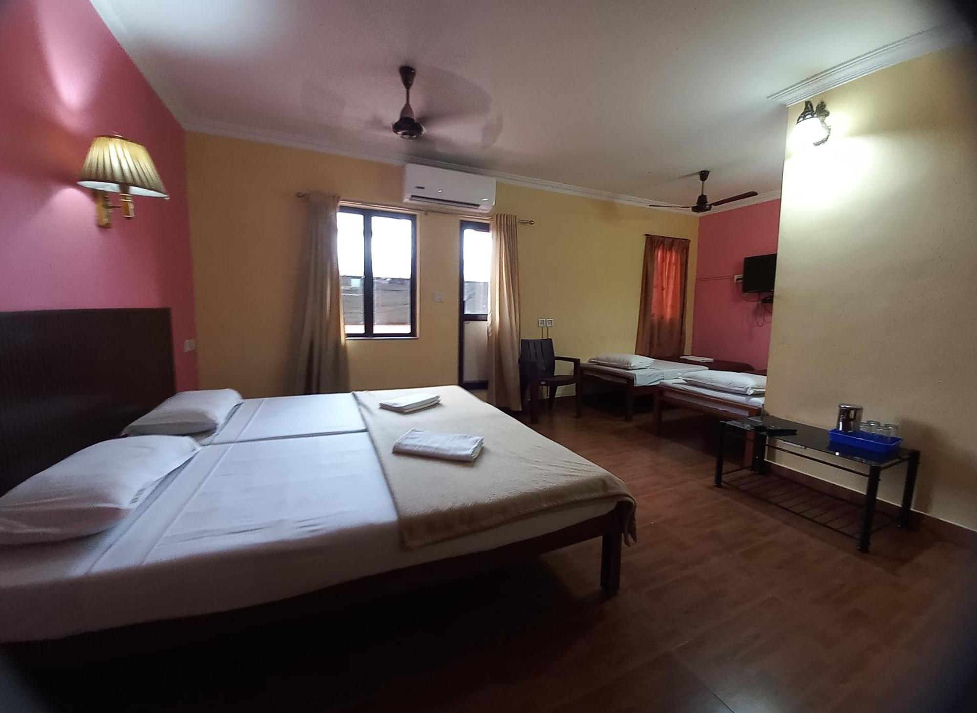Srinivas Hotel Kochi