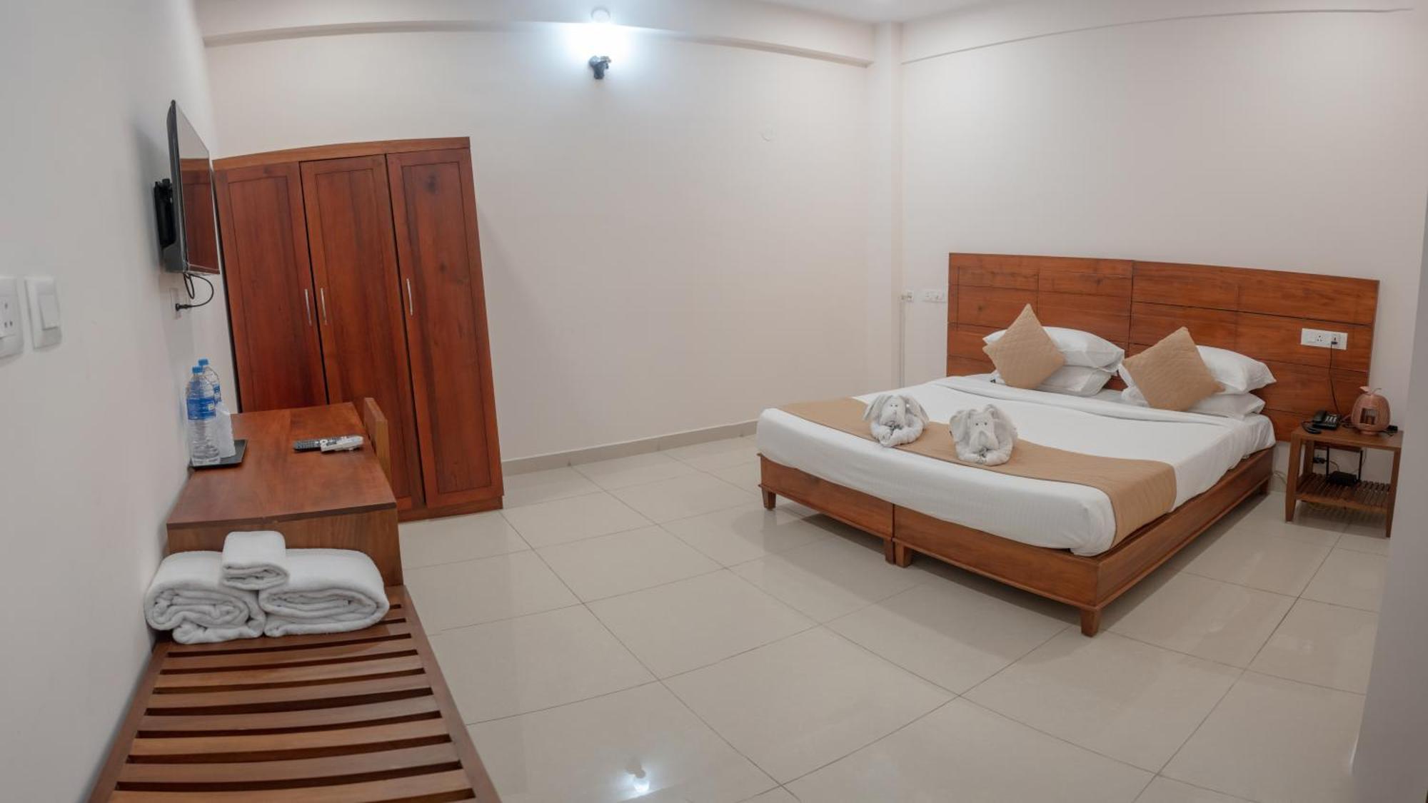 Hotel Daffodils Luxury Airport Kochi
