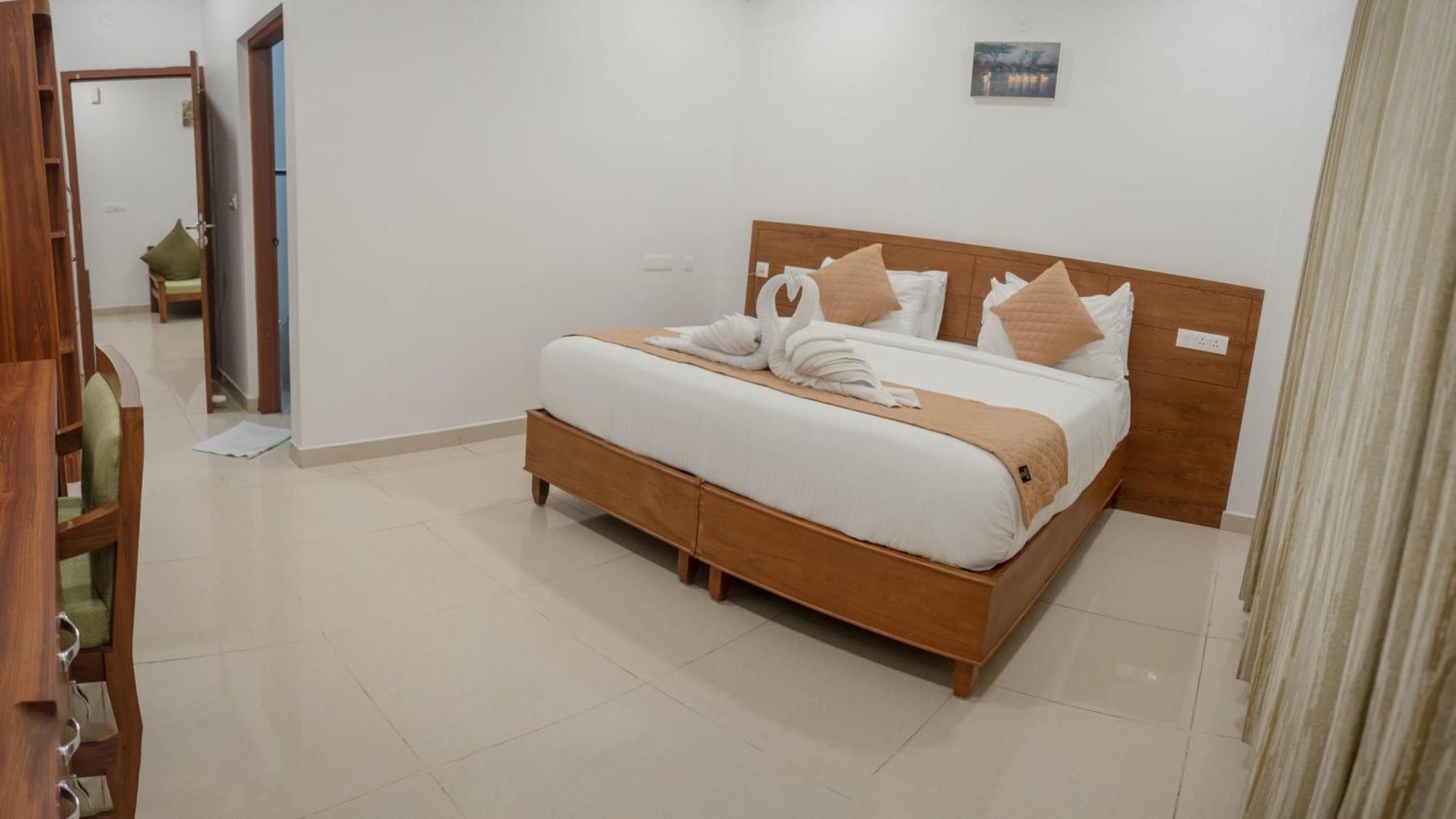 Daffodils Luxury Airport *