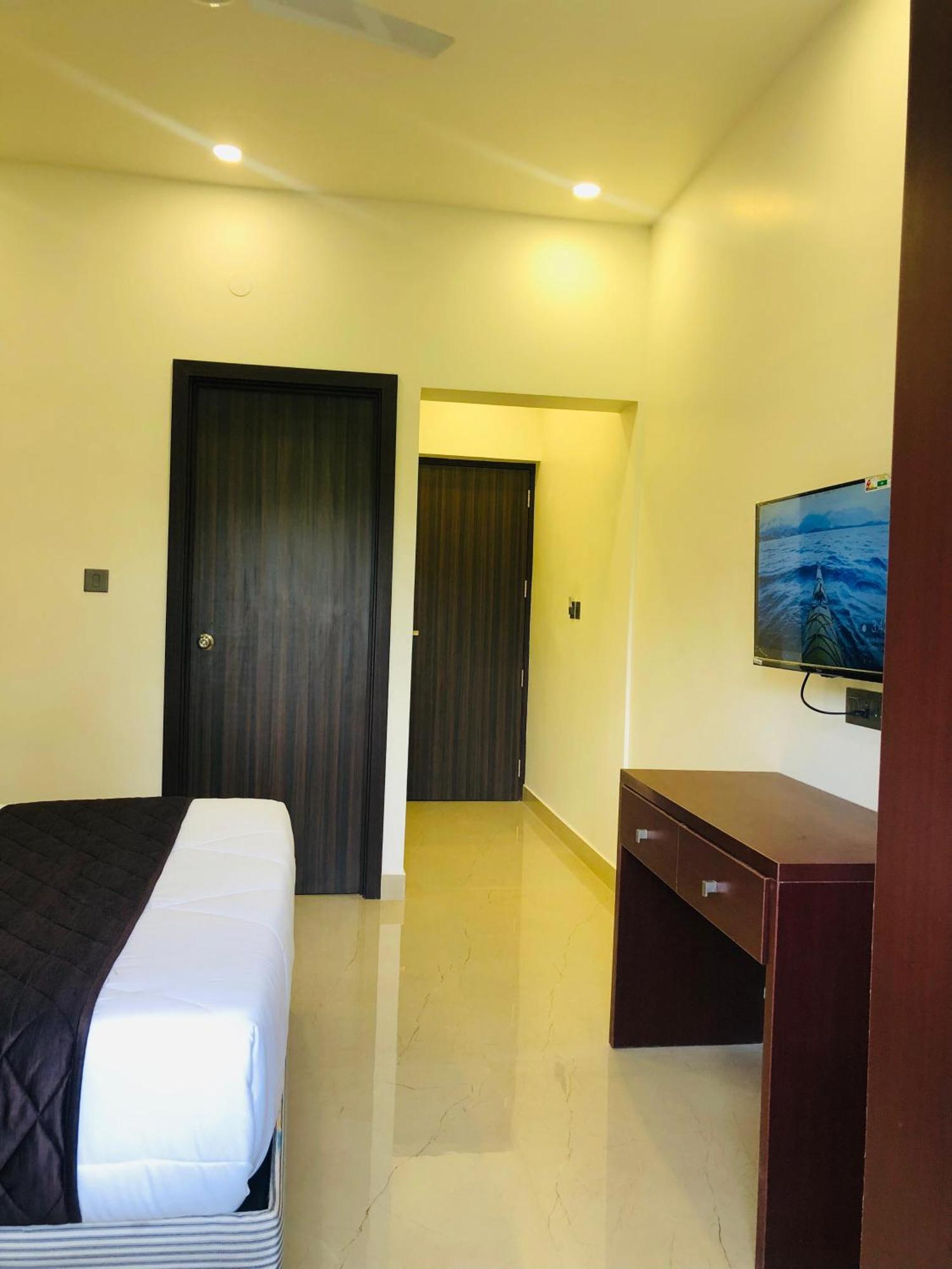 Hotel The Lotaz 3*