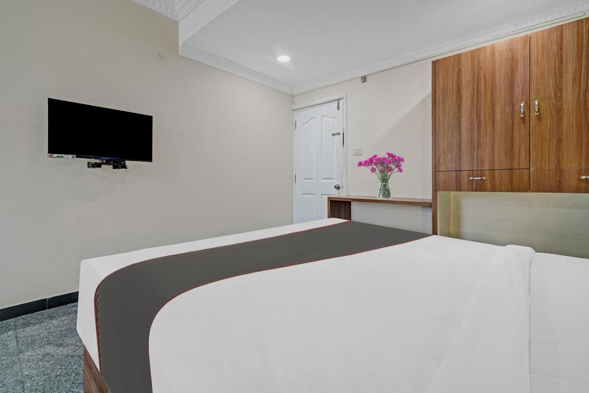 Capital O Rayan Plaza 3* Kochi
