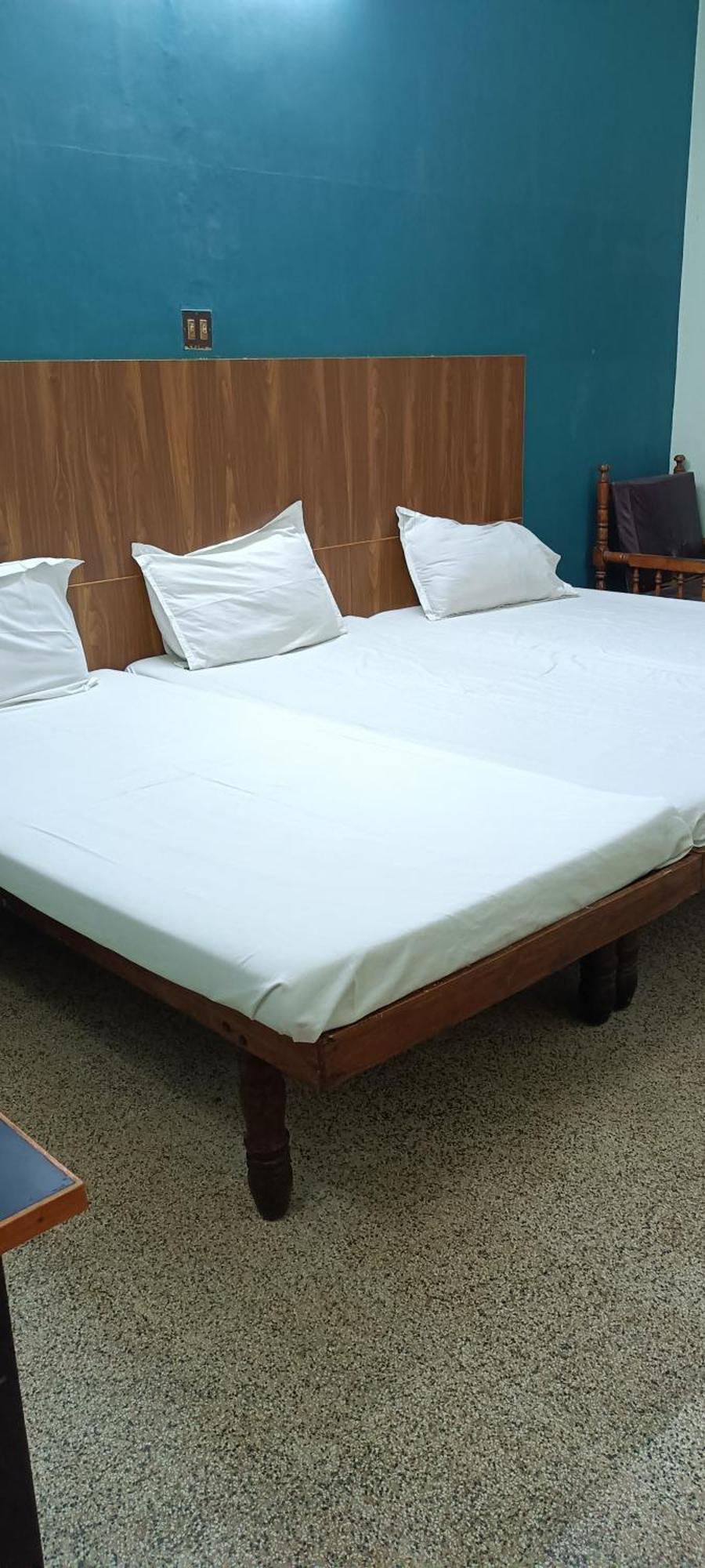Hotel N M