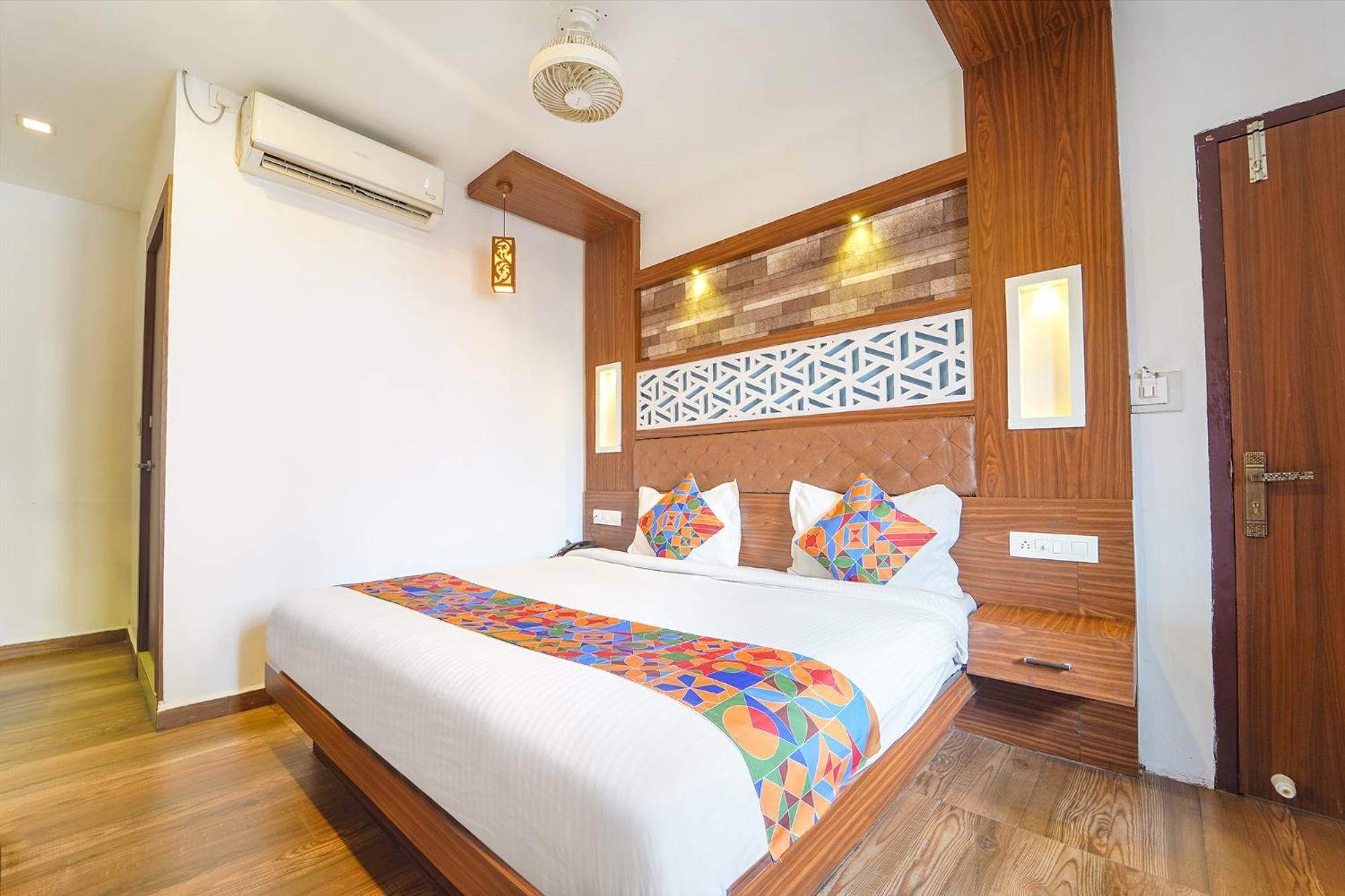 Fabhotel Qube - 800m From Ernakulam Junction South Railway Station Hotel 3*