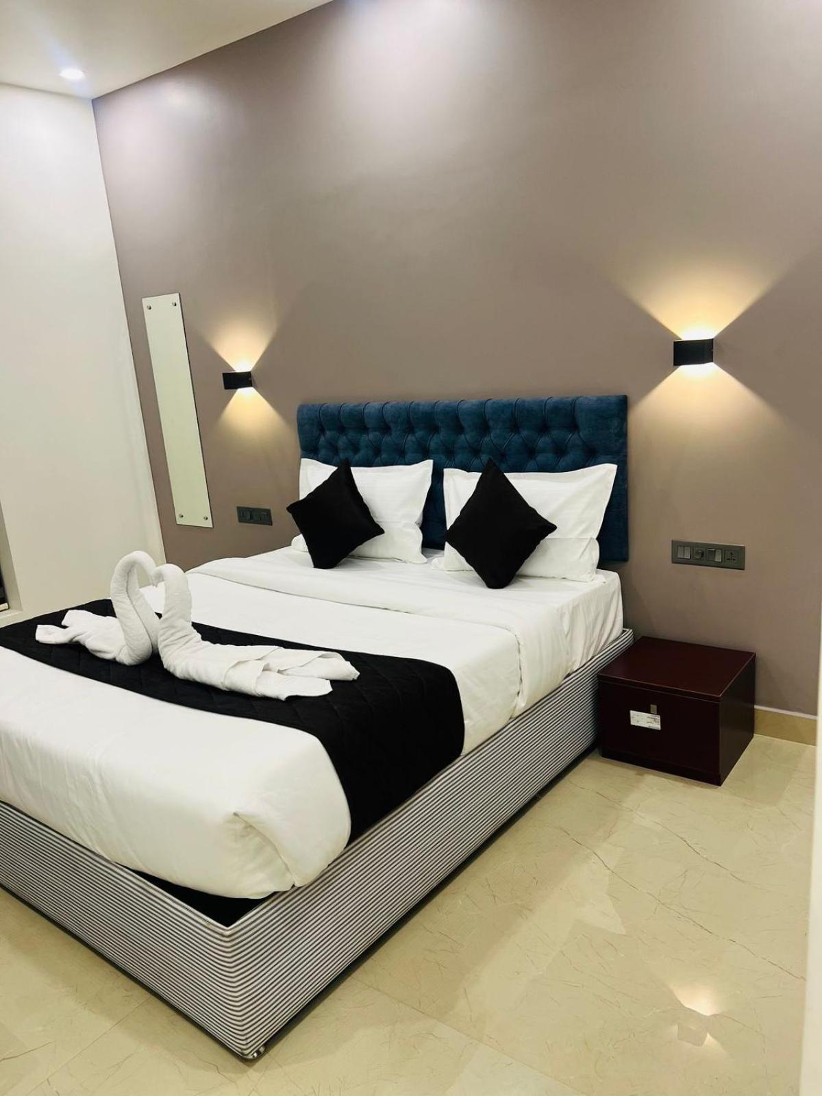 Hotel The Lotaz Kochi