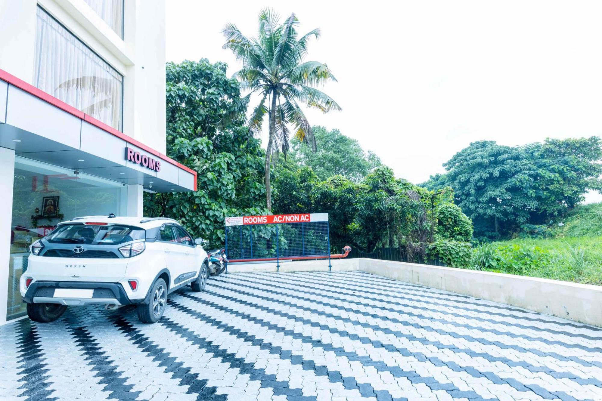 Treebo Airsuite Airport Hotel 3*