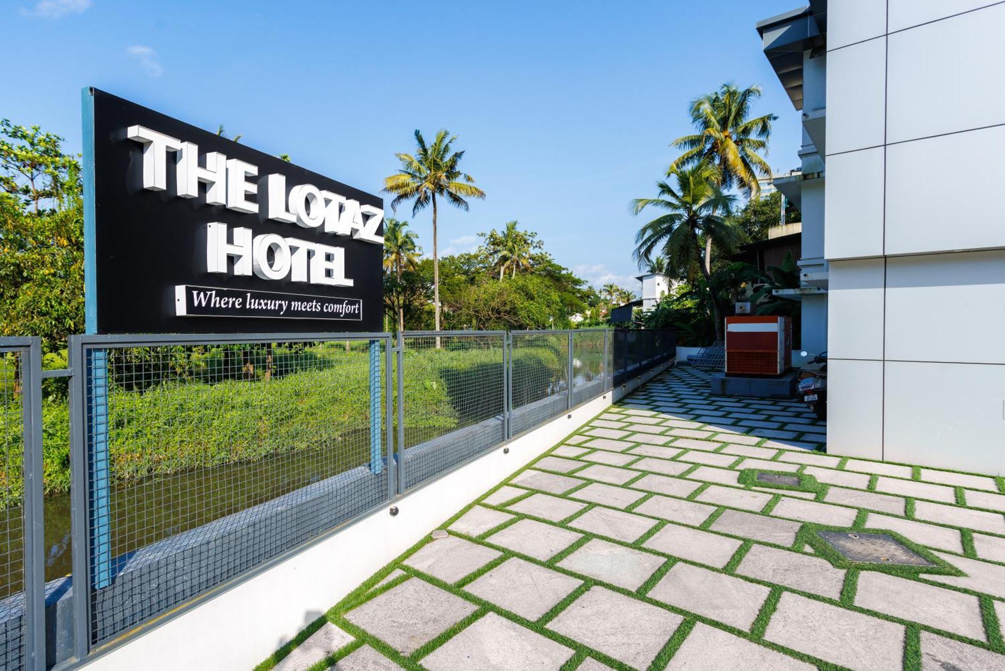 Hotel The Lotaz Kochi