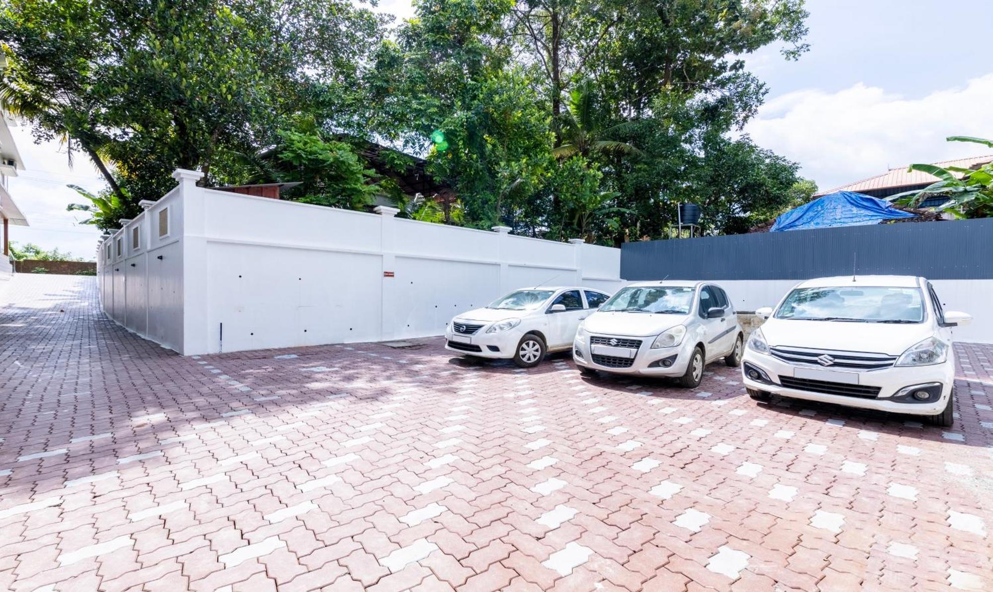 Treebo Premium Cochin Airport, 5 Min From Cochin Airport 3*