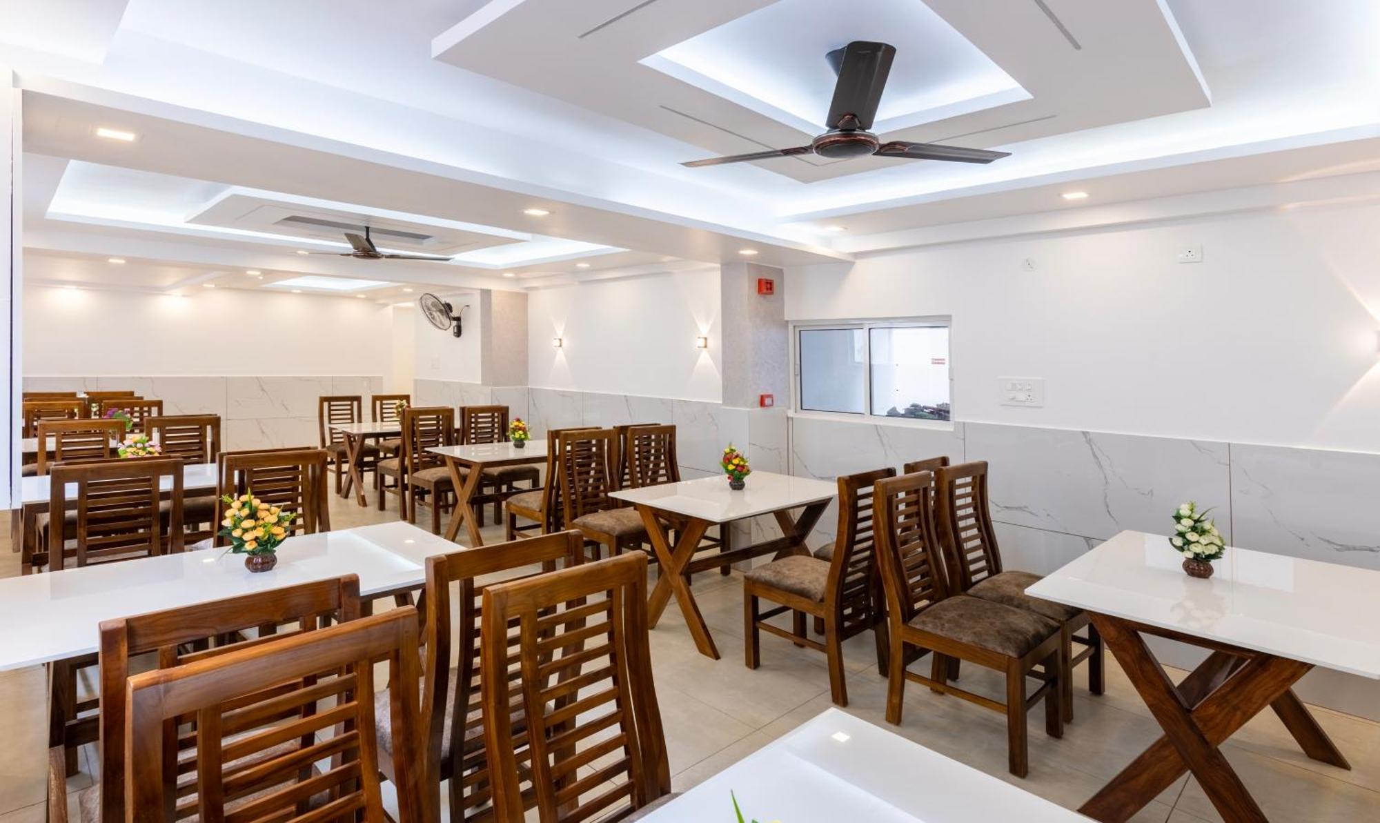 Treebo Premium Cochin Airport, 5 Min From Cochin Airport Hotel