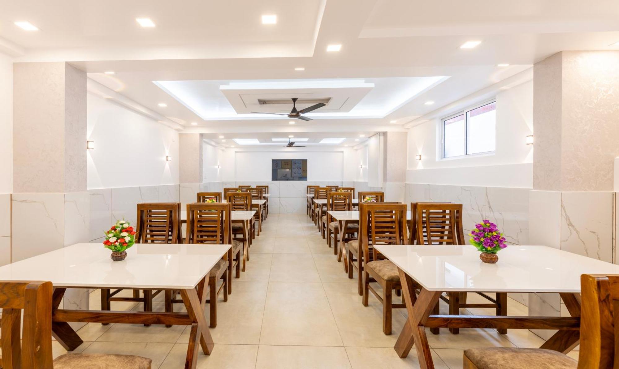 Treebo Premium Cochin Airport, 5 Min From Cochin Airport Hotel