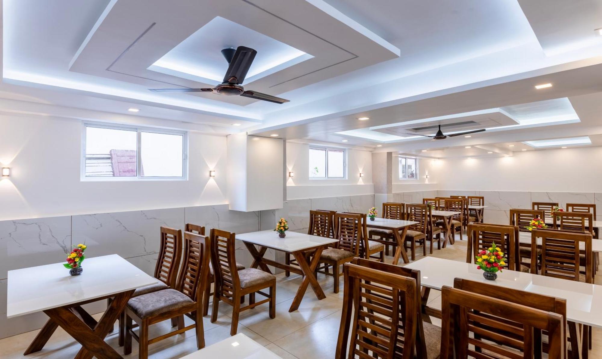 Treebo Premium Cochin Airport, 5 Min From Cochin Airport Hotel