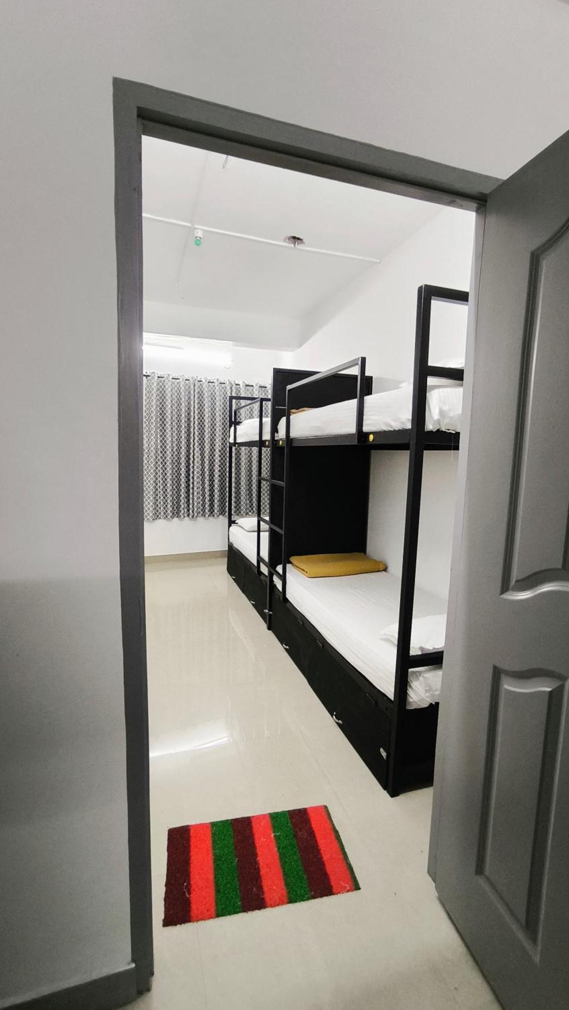 Hostel Stayzo