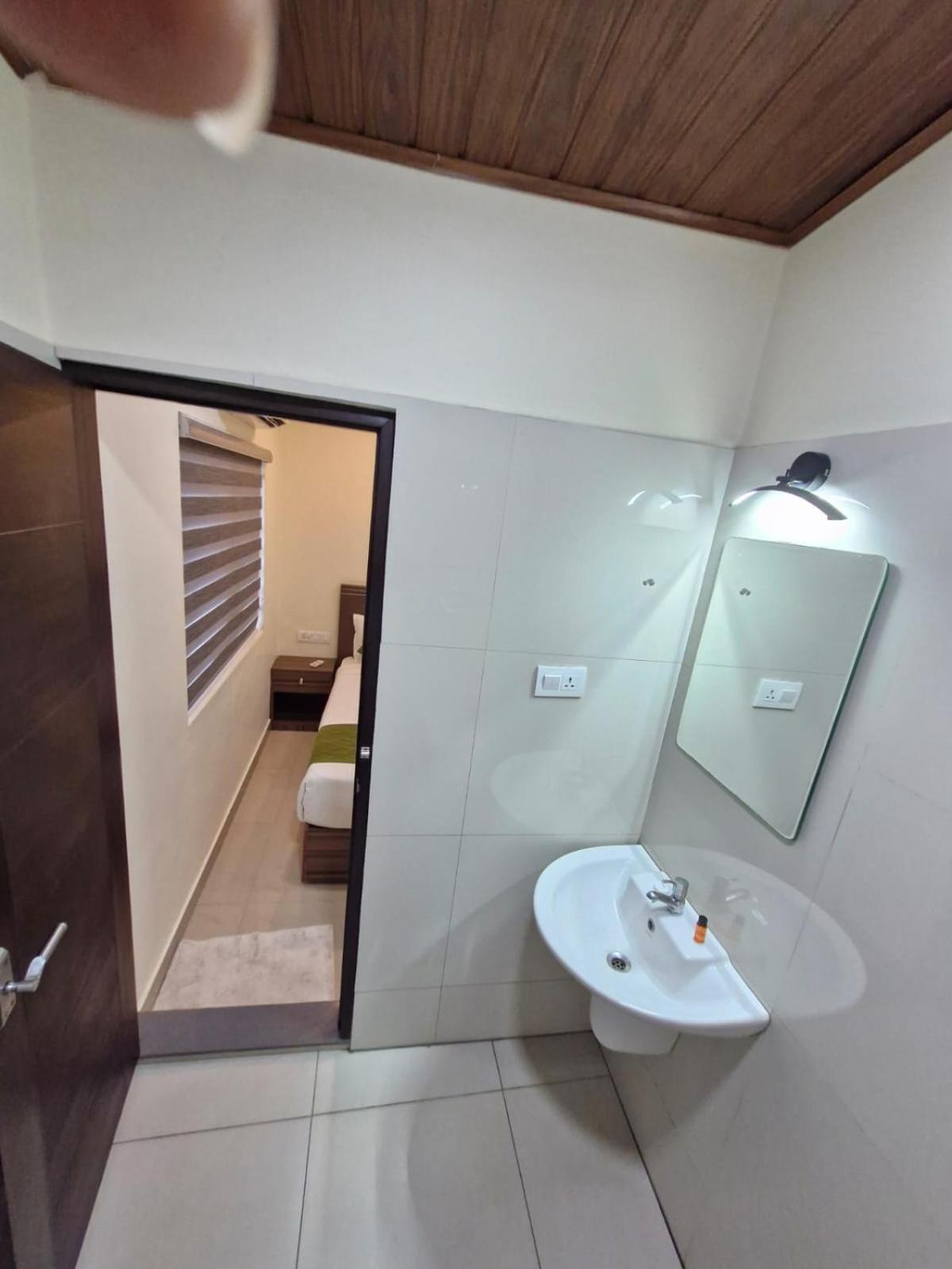 Muziris Manor Residency Hotel