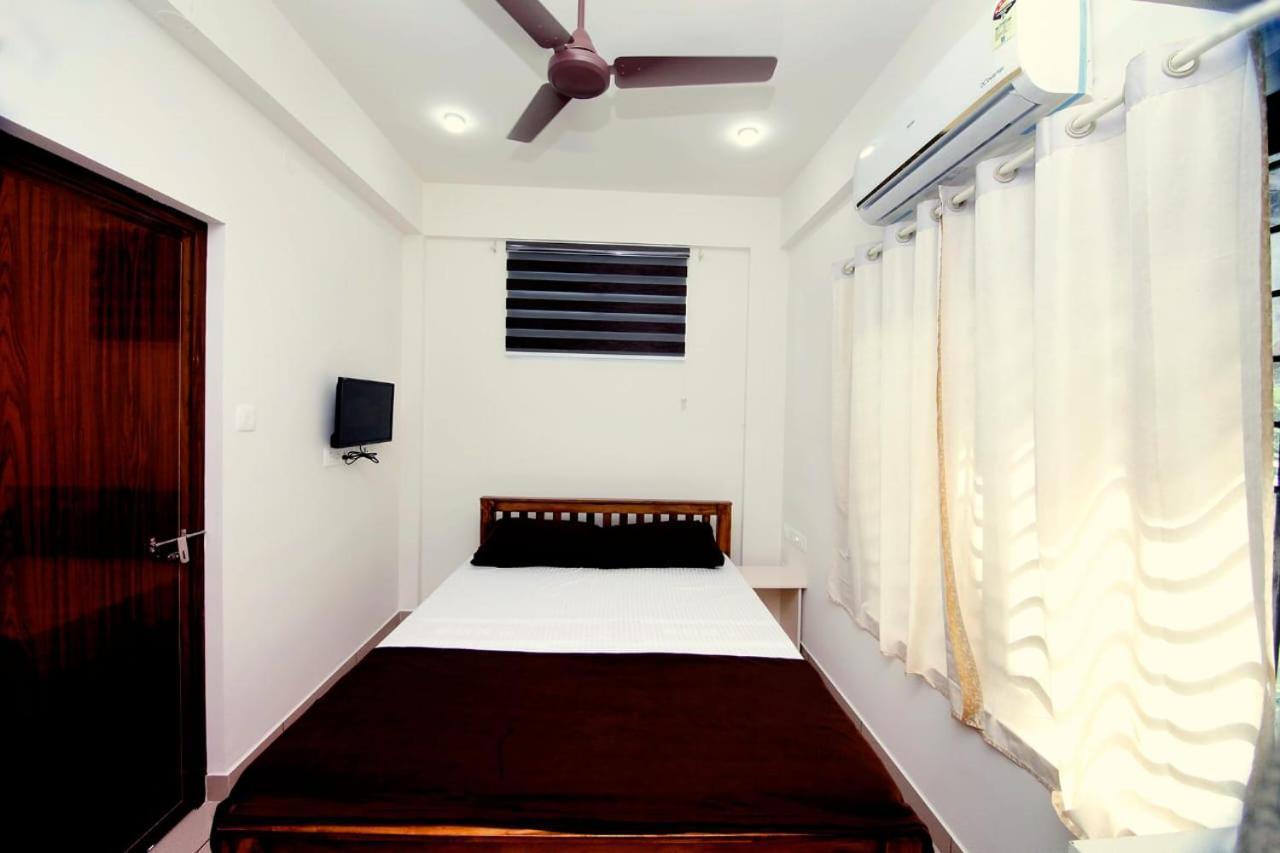 Lodge Uthram Residency *