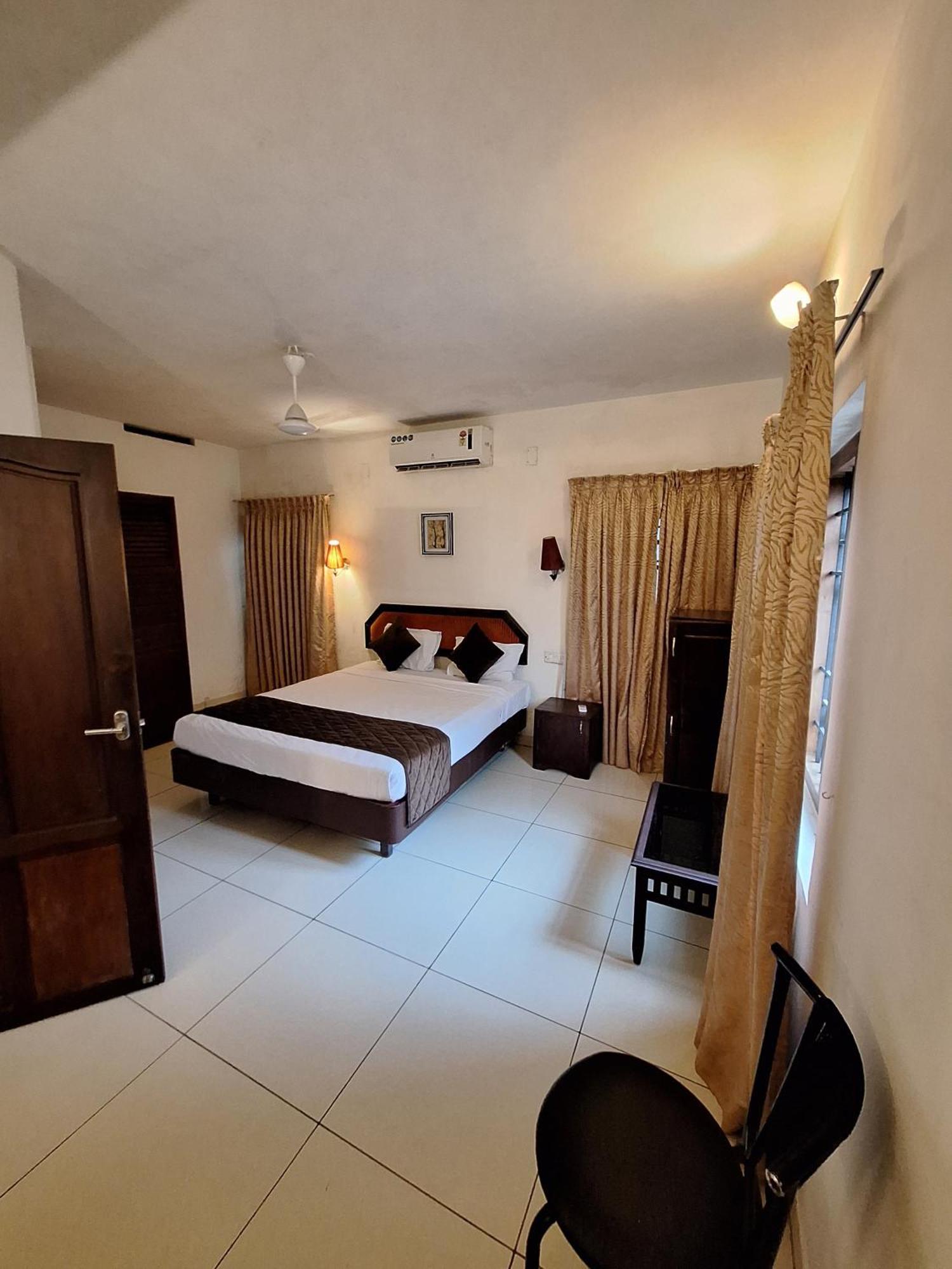 Mango Tree Hotel Kochi