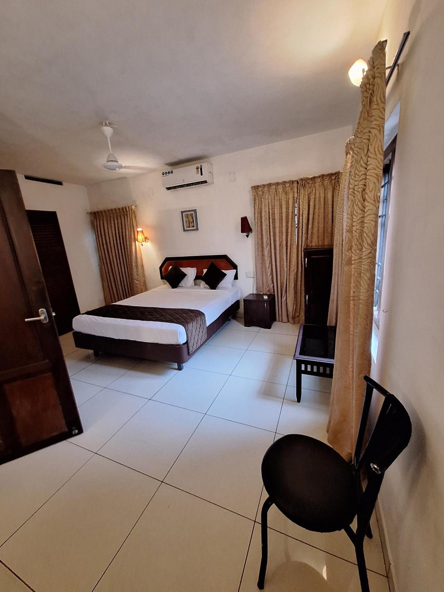 Mango Tree Hotel Kochi
