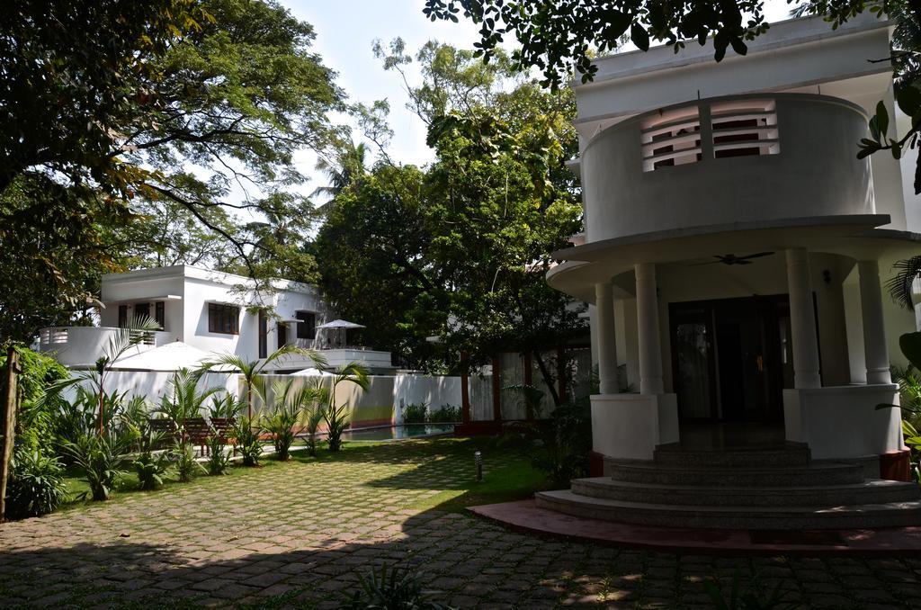 Gate - A Cgh Earth Saha Experience Villa *