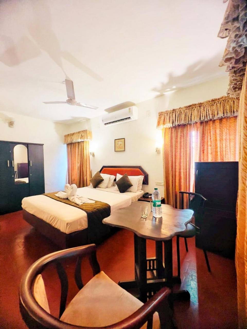 Mango Tree Hotel Kochi