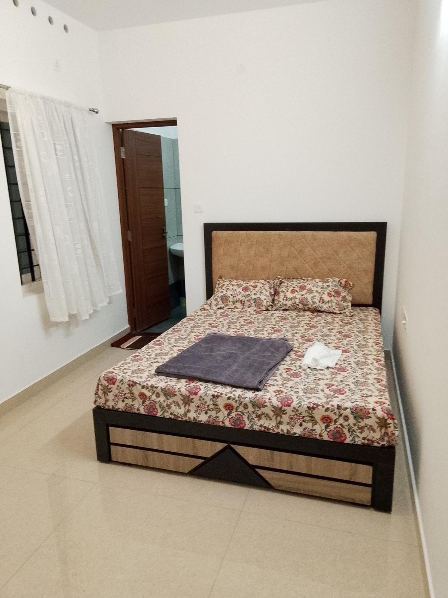Hill Crown Emerald * Kochi