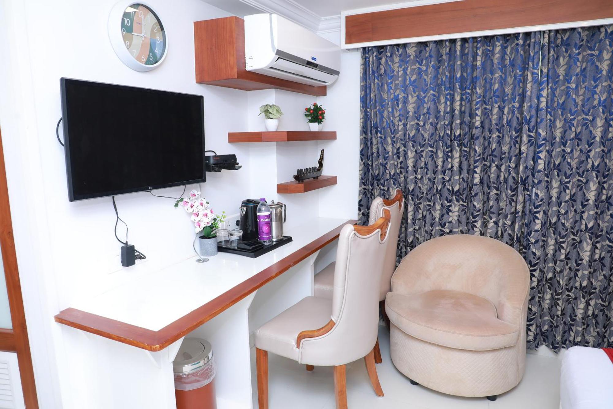 Hotel Excellency Airport Kochi