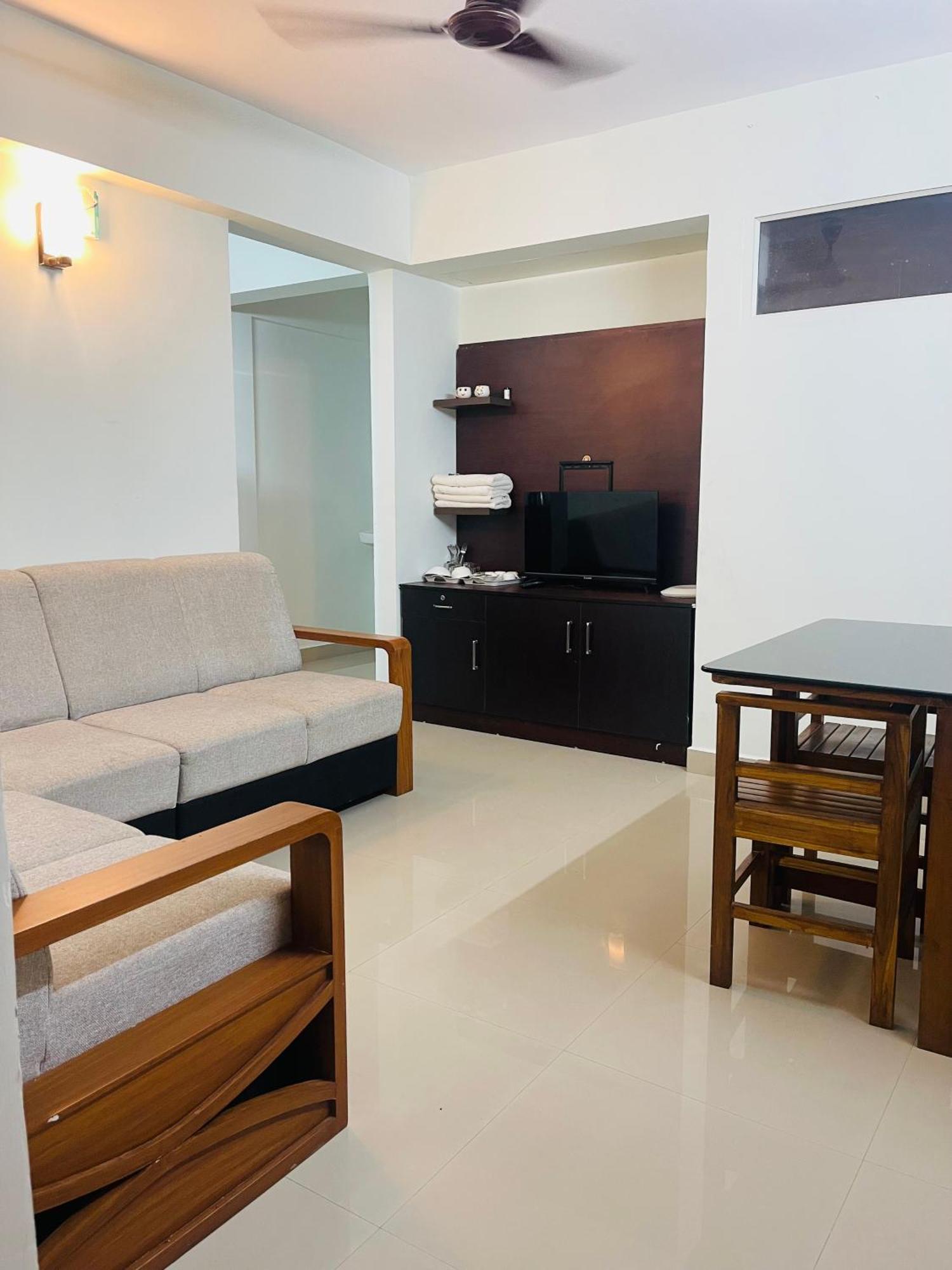 Platinum Airport Lounge Apartment