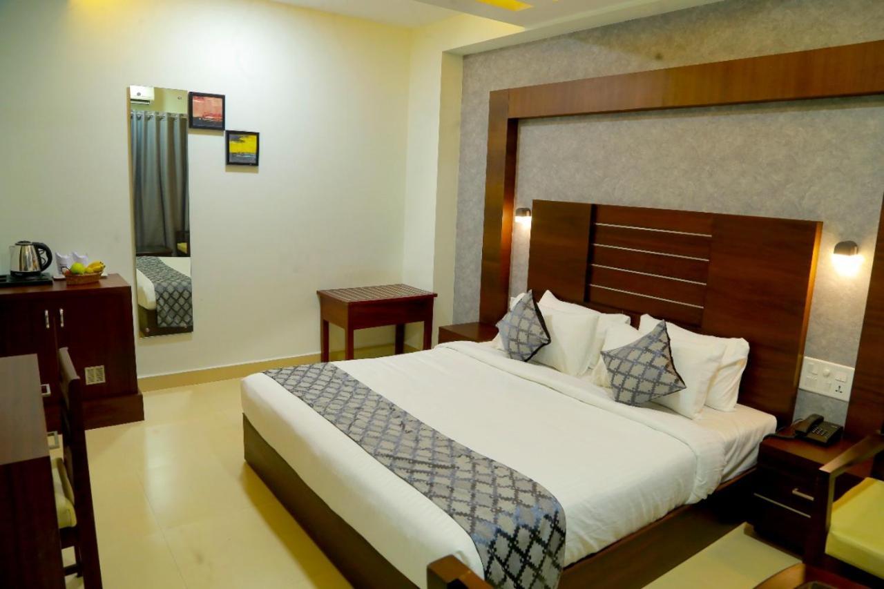 Club 99 4* Kochi