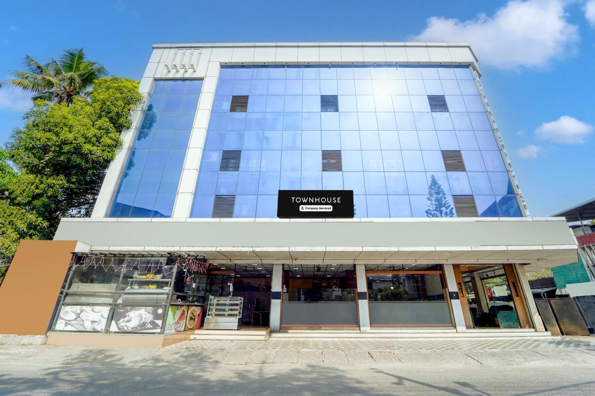 Super Townhouse Center Ernakulam 3* Kochi