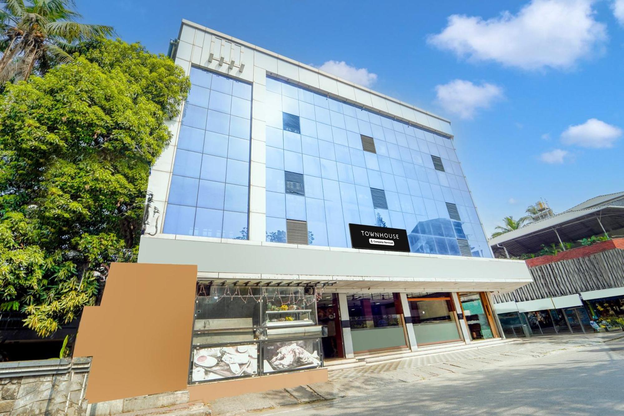Hotel Super Townhouse Center Ernakulam Kochi