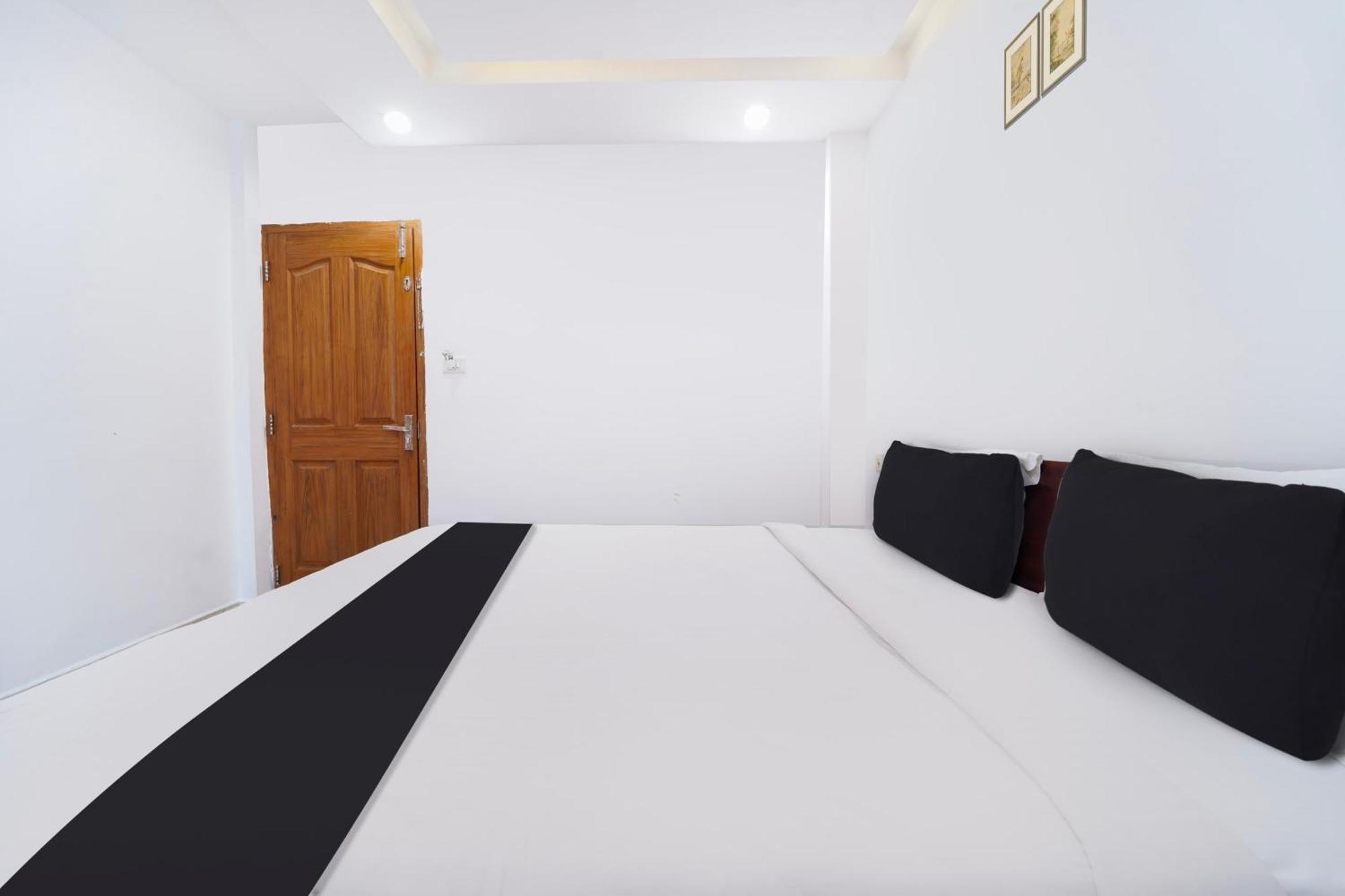 Hotel Super Townhouse Center Ernakulam Kochi
