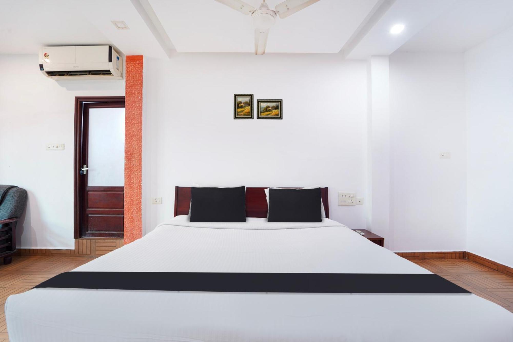 Hotel Super Townhouse Center Ernakulam