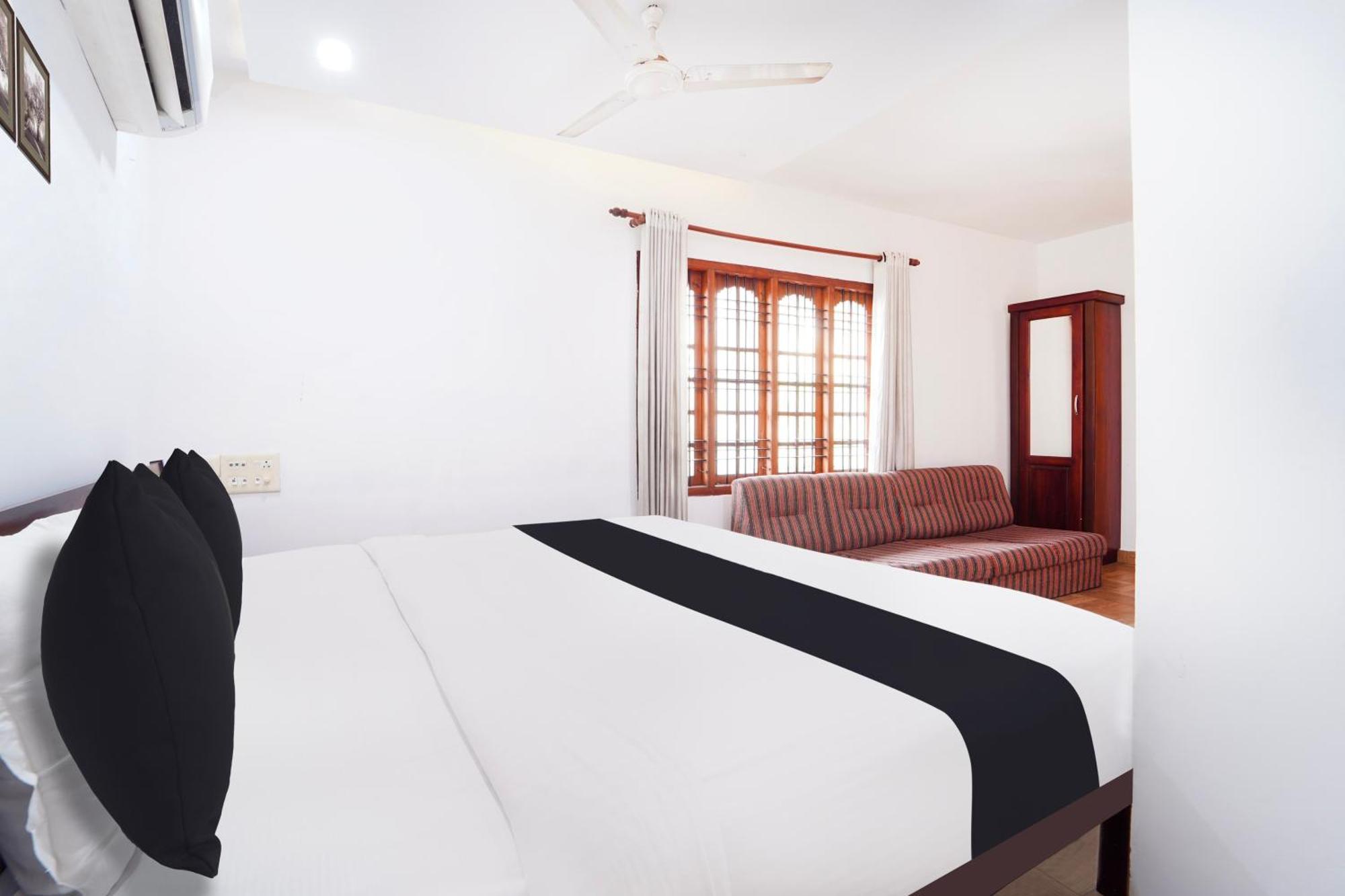 Hotel Super Townhouse Center Ernakulam Kochi