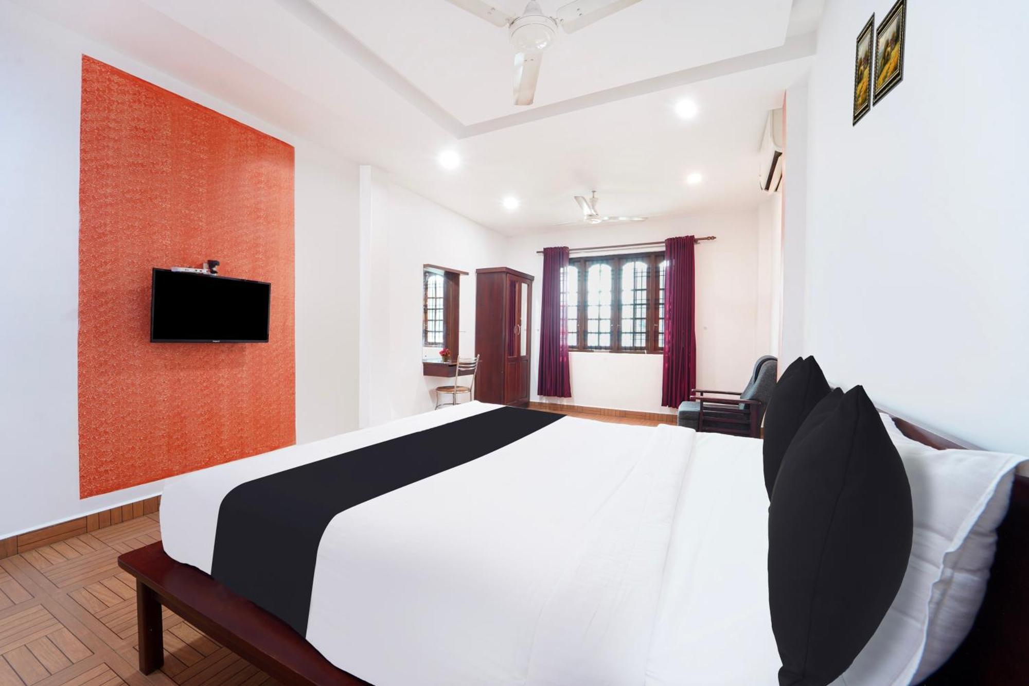 Super Townhouse Center Ernakulam Kochi