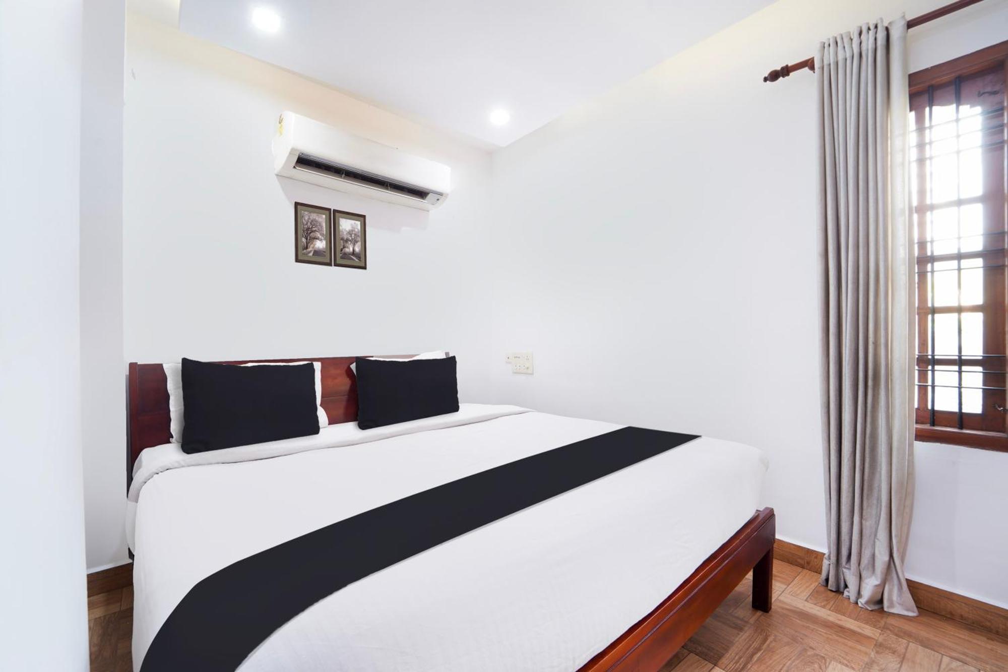 Super Townhouse Center Ernakulam 3*