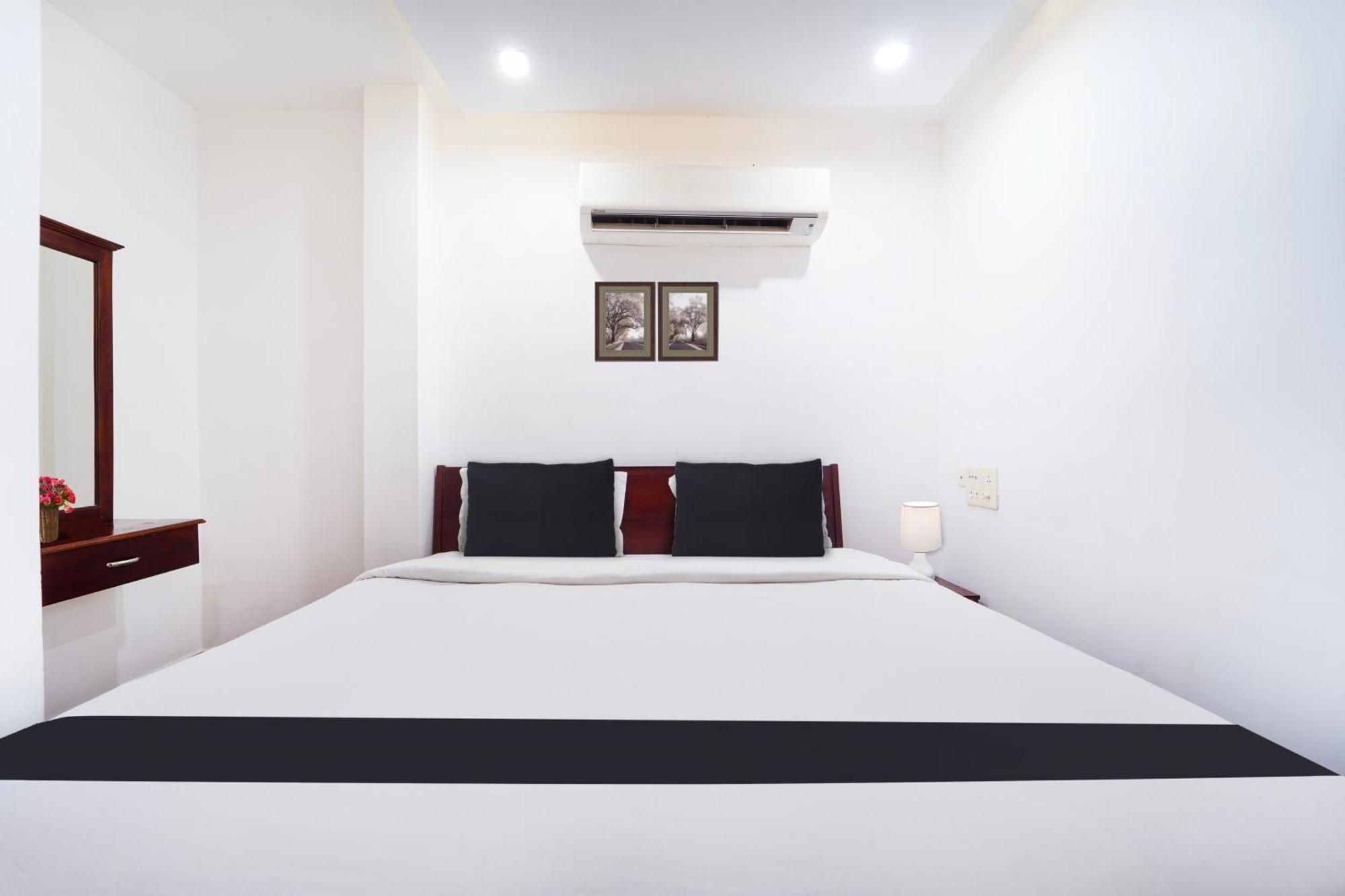 Hotel Super Townhouse Center Ernakulam 3*