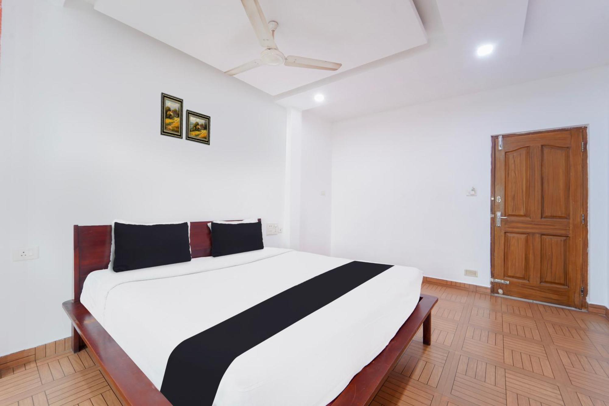 Hotel Super Townhouse Center Ernakulam Kochi