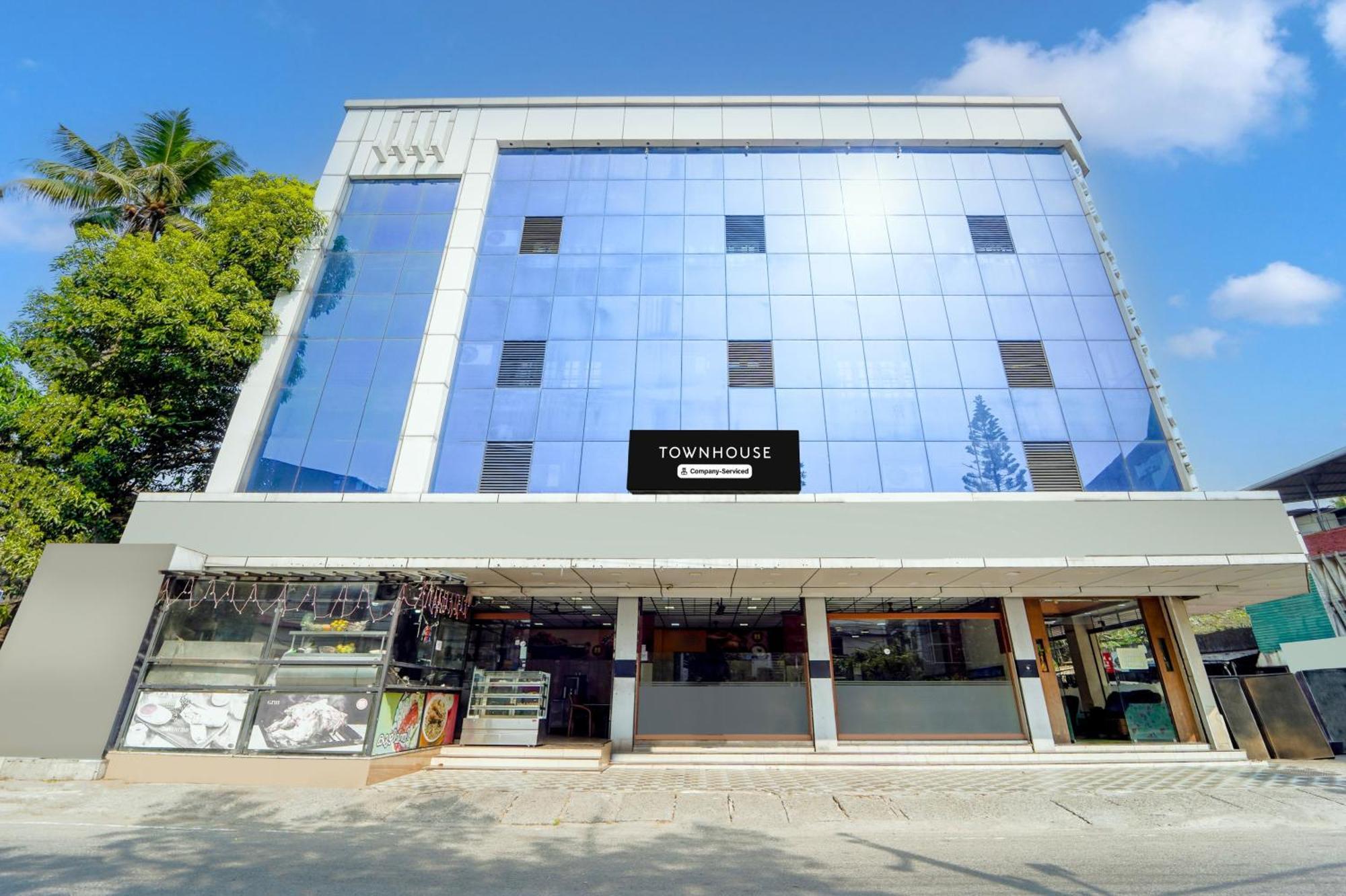 Super Townhouse Center Ernakulam 3*