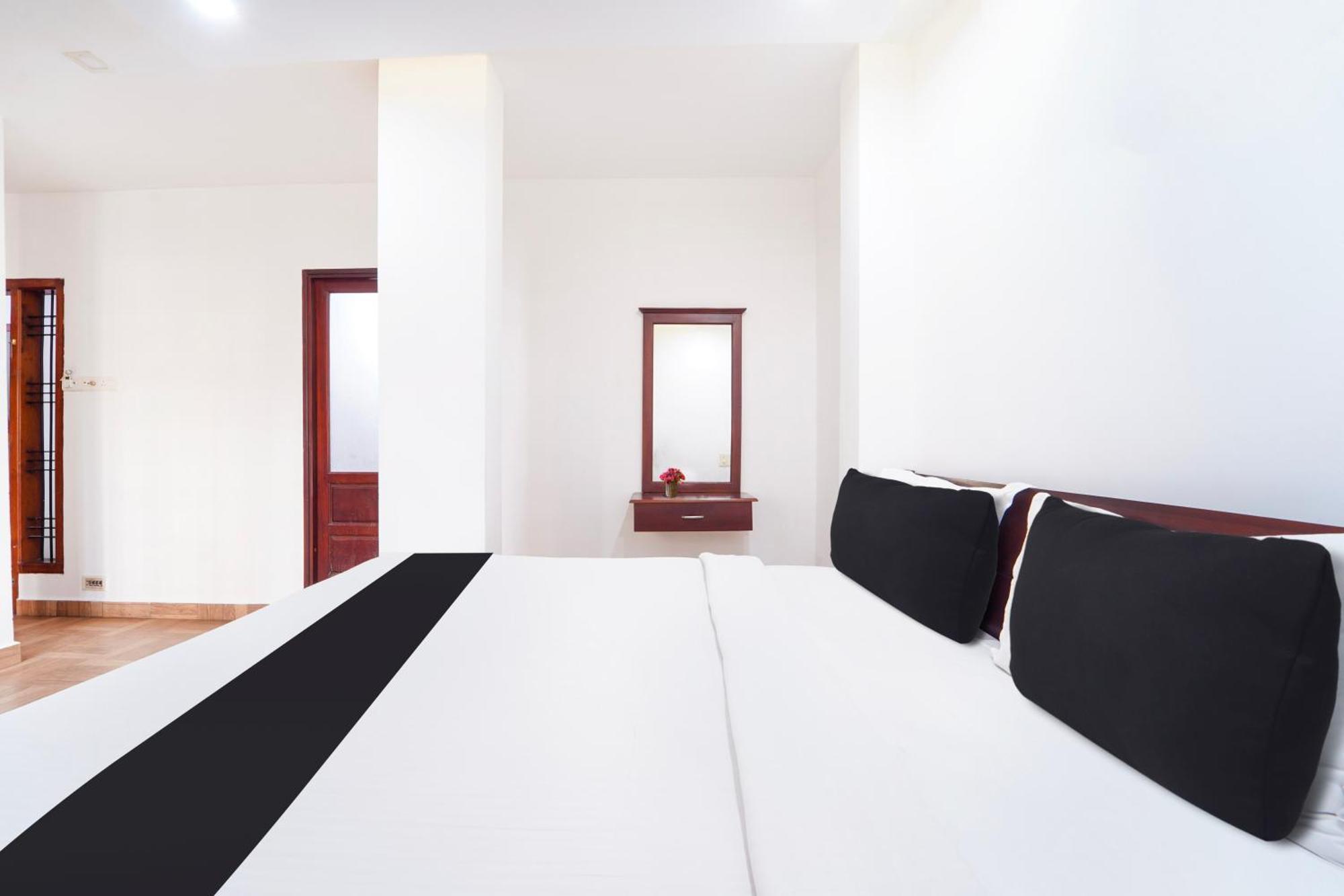 Super Townhouse Center Ernakulam Kochi